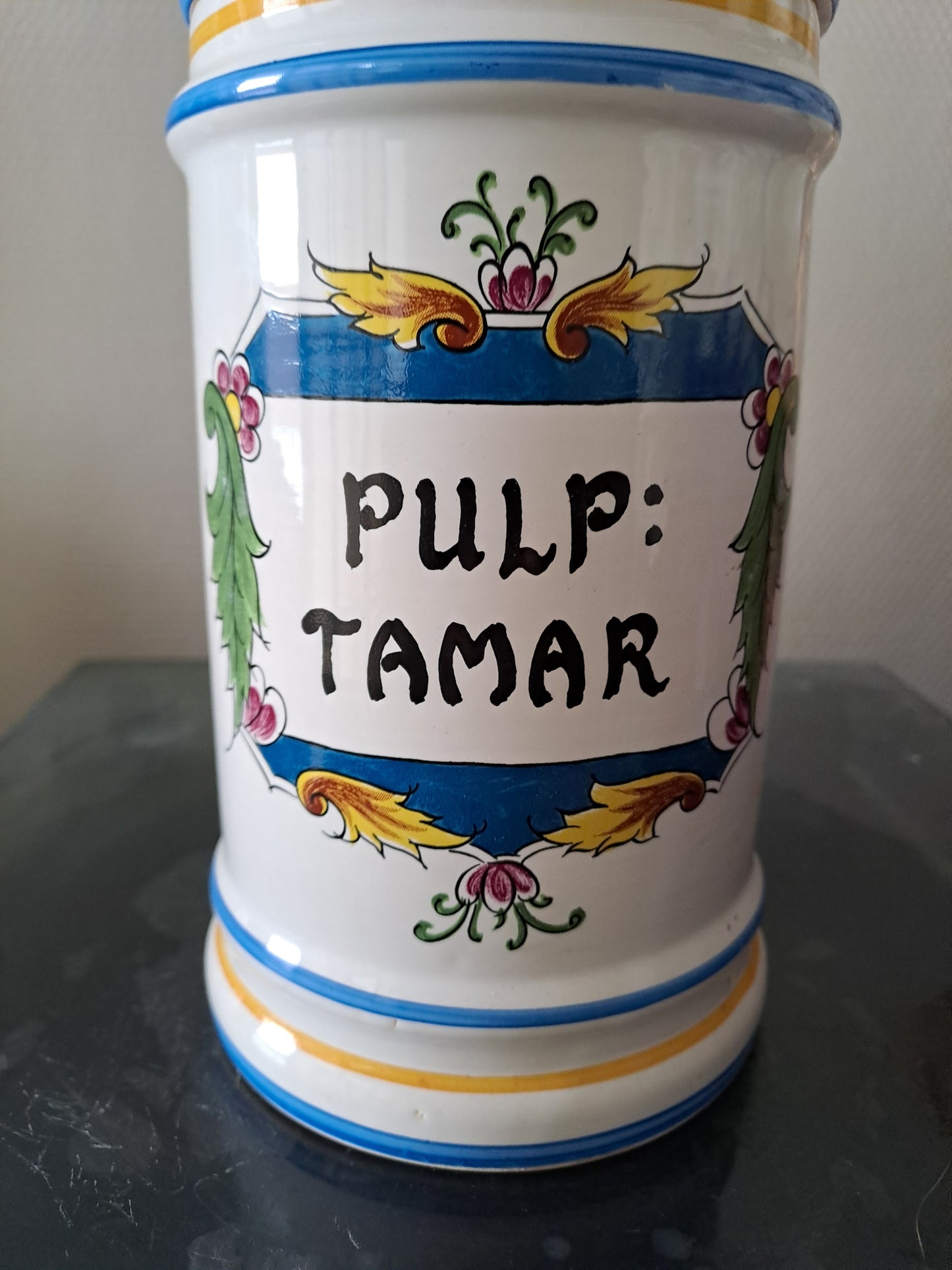 Pot a pharmacie faiencerie de Clamecy signé. Ancien decoration vintage