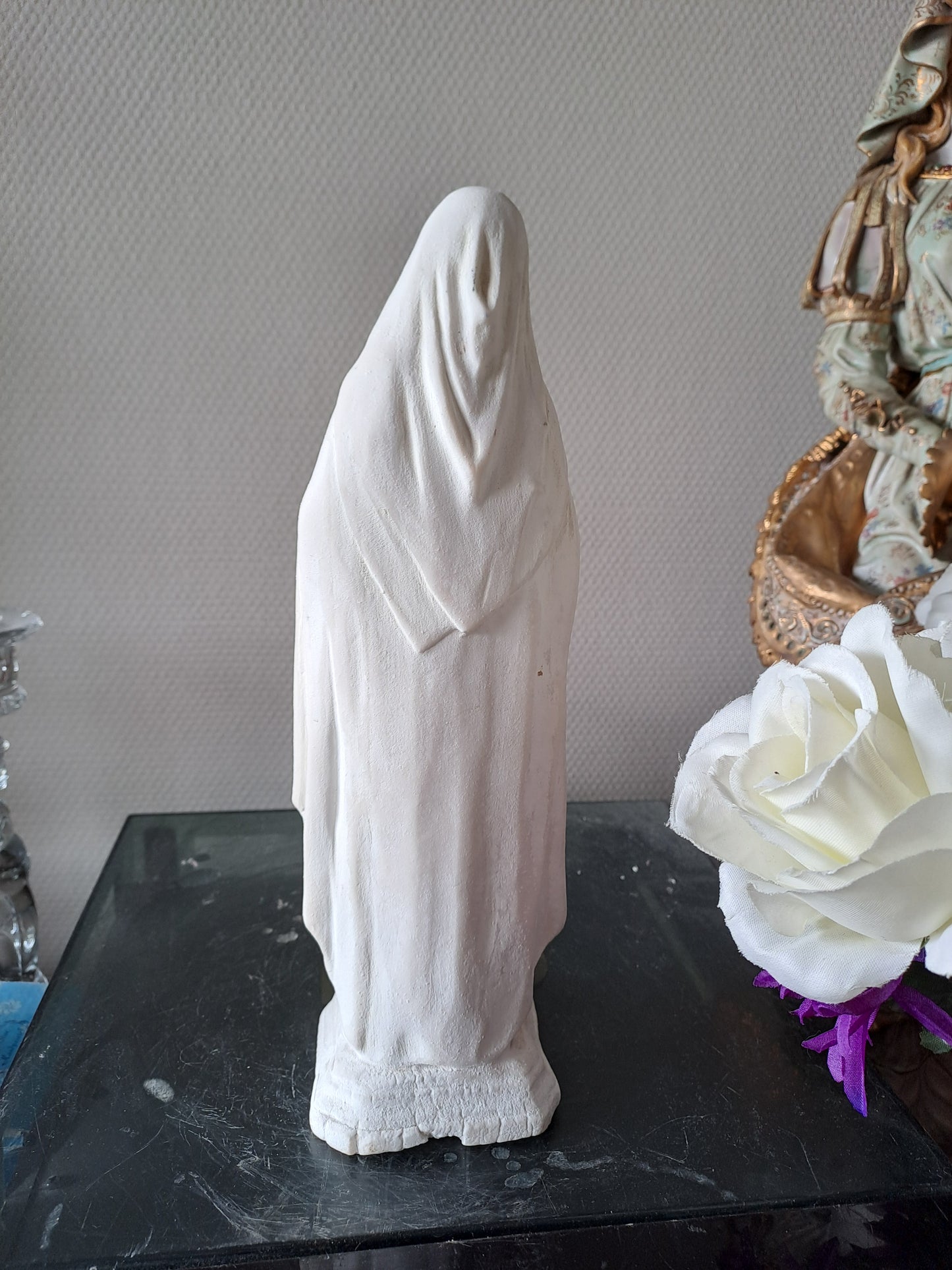 Statue représentant Sainte Thérèse De L'enfant Jesus de l'enfant Jésus de Lisieux. 30 cm. Ancien Vintage catholique. 