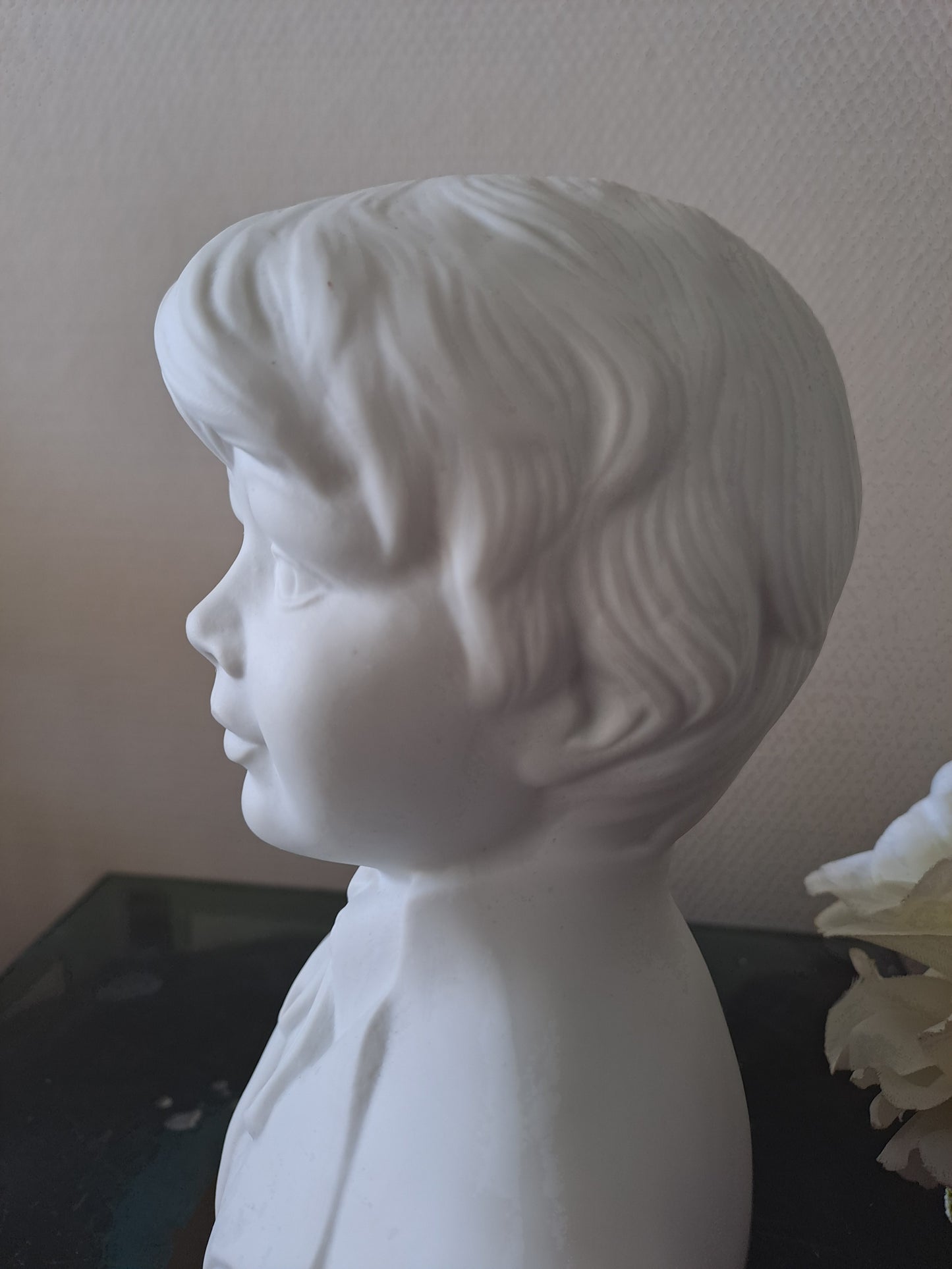 Buste garçon. Porcelaine et biscuits. Sambo.