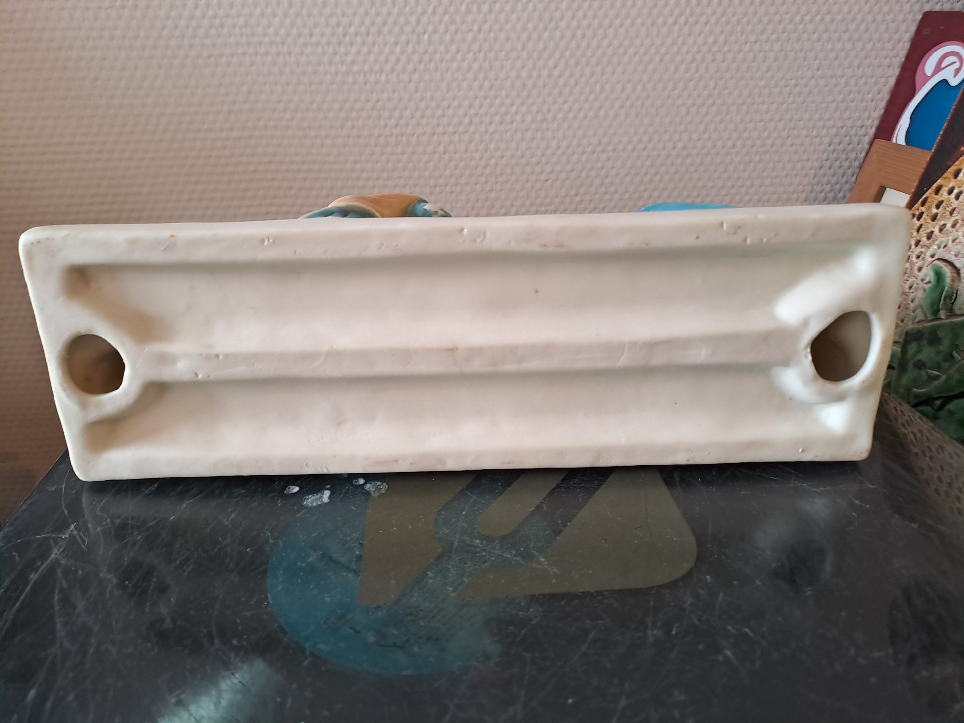 Statue Représentant La Sainte Cène En Céramique. 26.5 Cm X 11.5 Cm X 8.4 Cm.