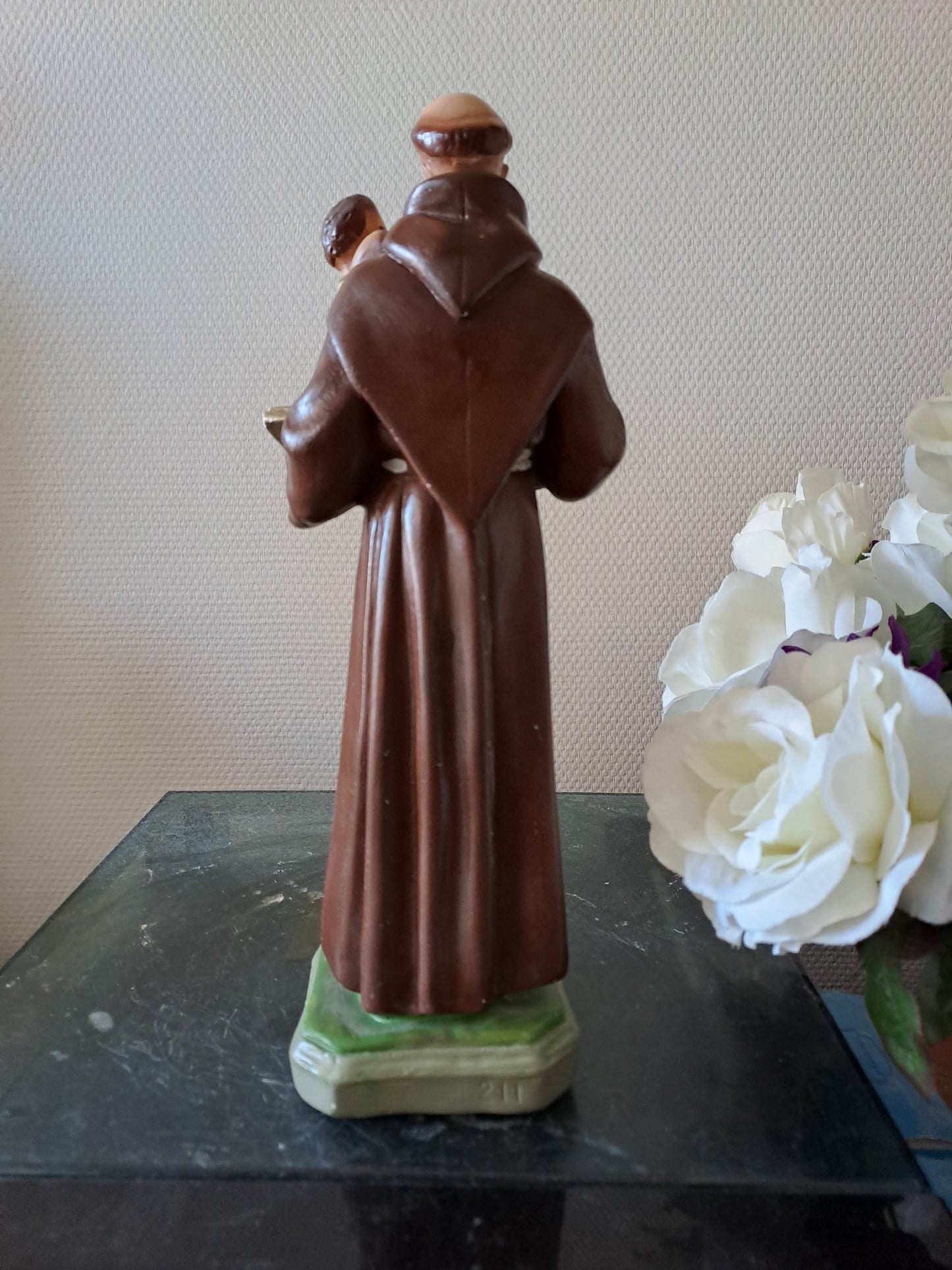 Statue Saint Antoine de Padoue portant l'Enfant Jésus dans les bras. Peint a la main. Ancien Vintage catholique.