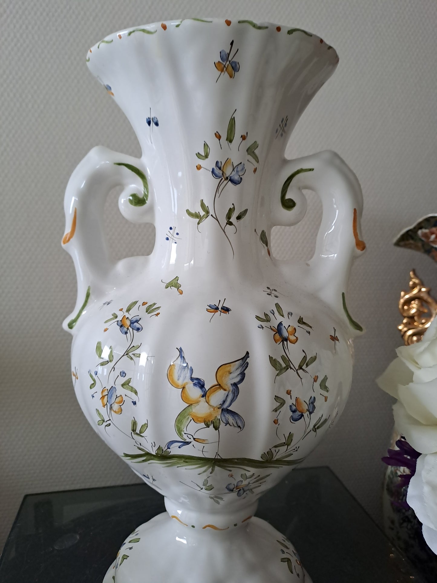 Vase Moustiers. Peint à la main.