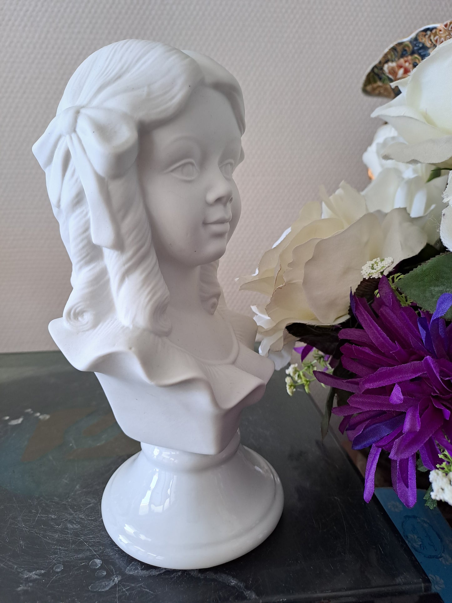 Buste fillette. Porcelaine et biscuits. Sumbo.