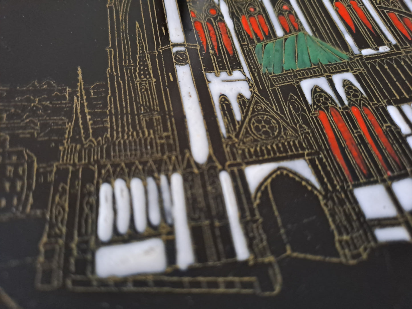 Longwy. Assiette Cathedrale De Metz N° 3522. Décoré À La Main. Grand Feu.