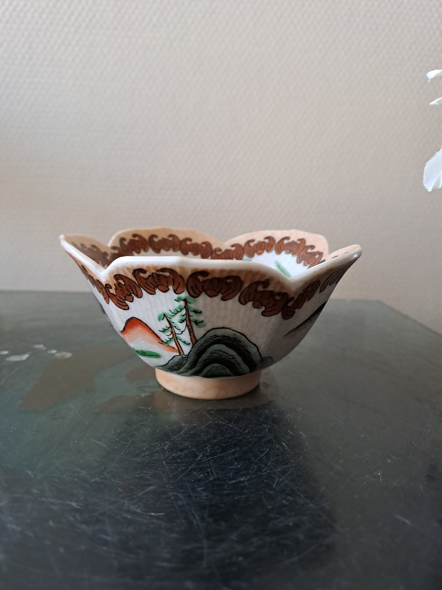 Bol 2 chine. Porcelaine forme Fleur de Lotus. Chine  Signé En Rouge