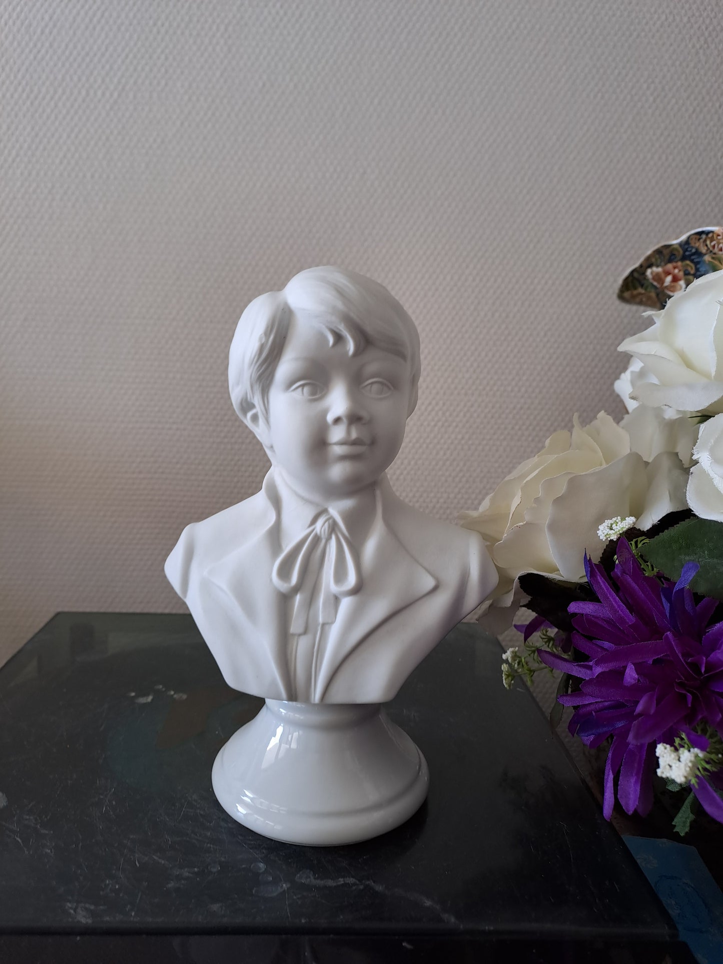 Buste garçon. Porcelaine et biscuits. Sambo.