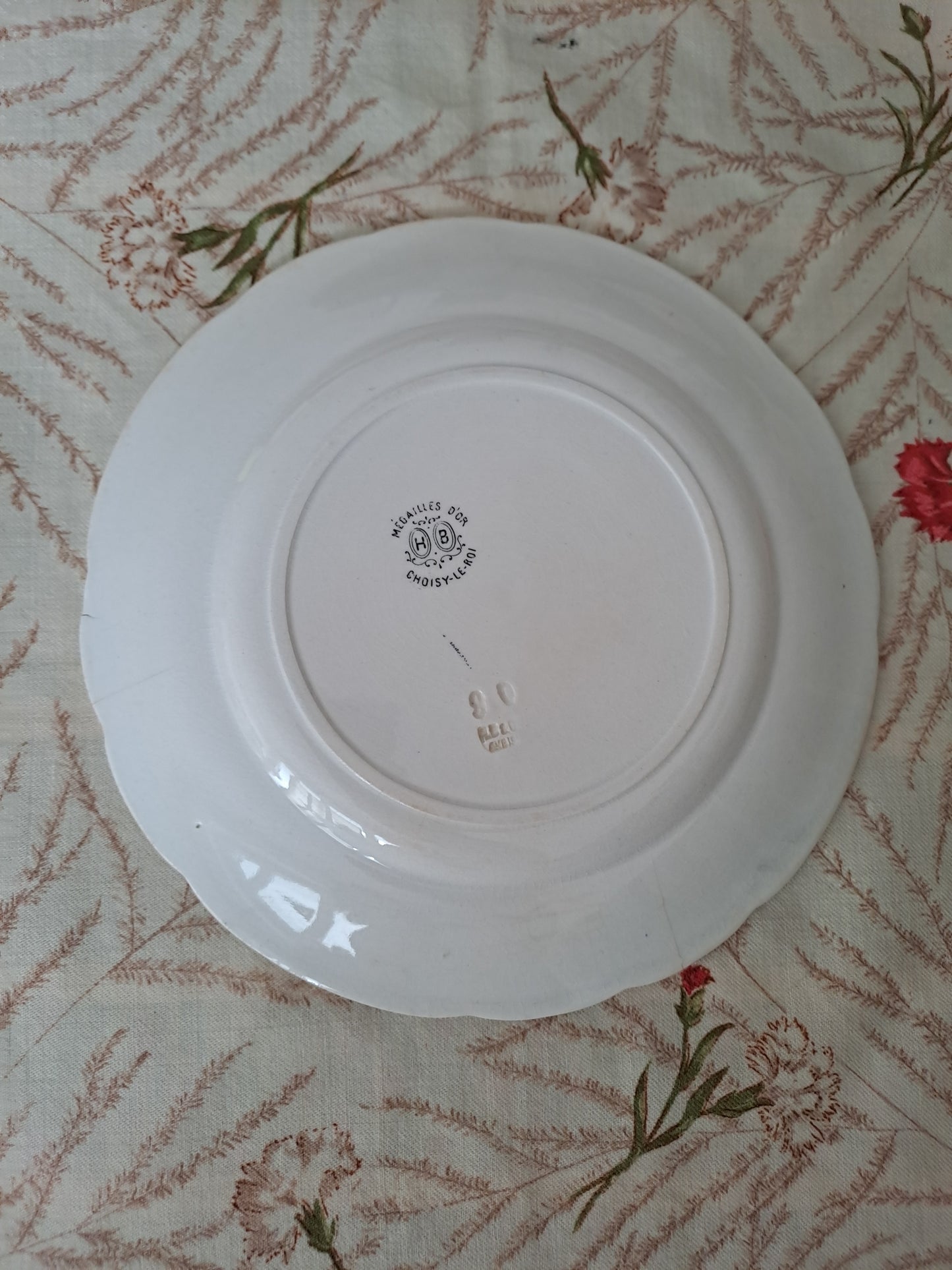 Assiette décorative Parlante. Faïence. H. B. Choisy Le Roi. N°12.