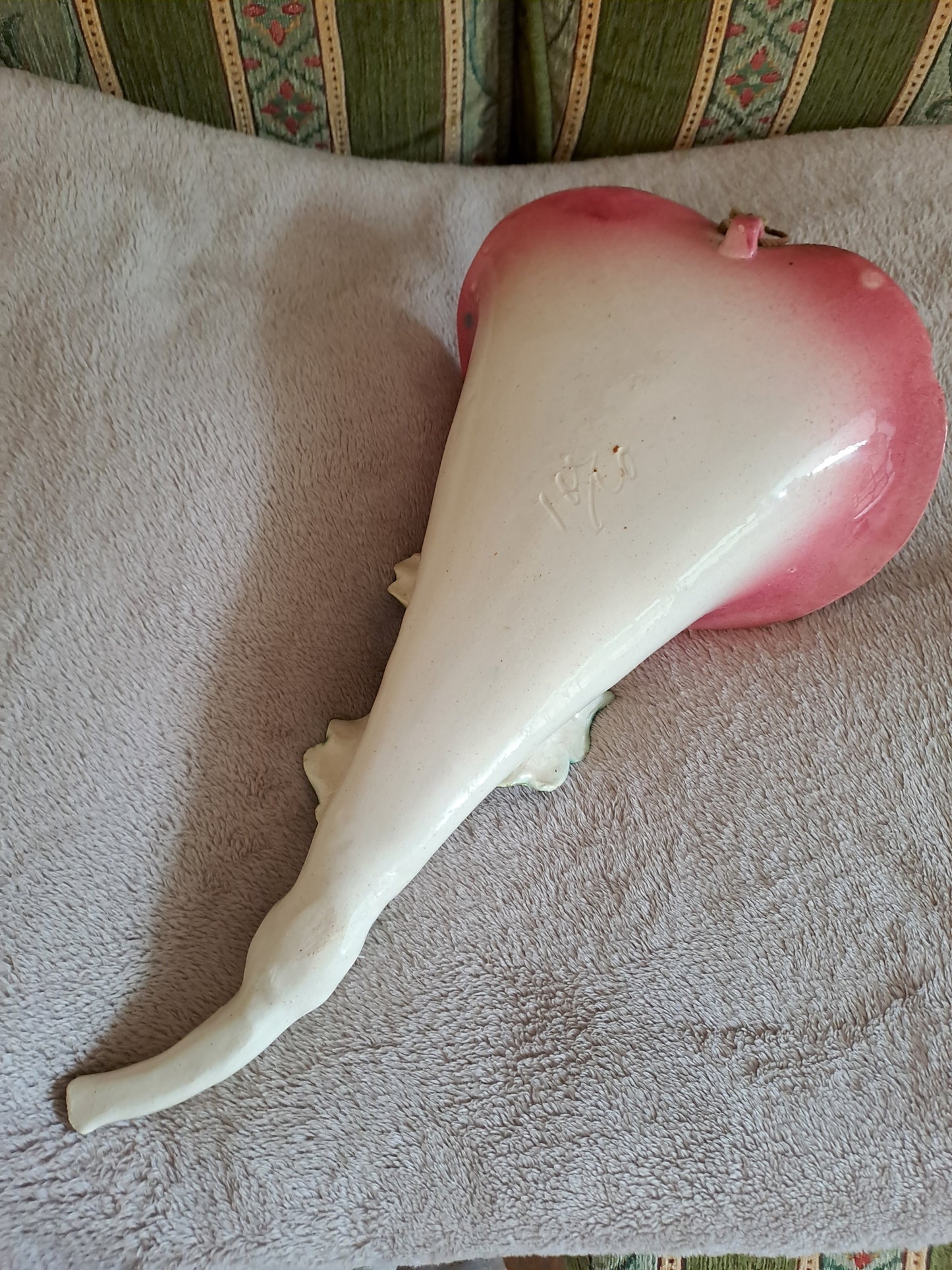 Bouquetiere représentant une fleur. Signé. 41 cm. Ancien decoration vintage.