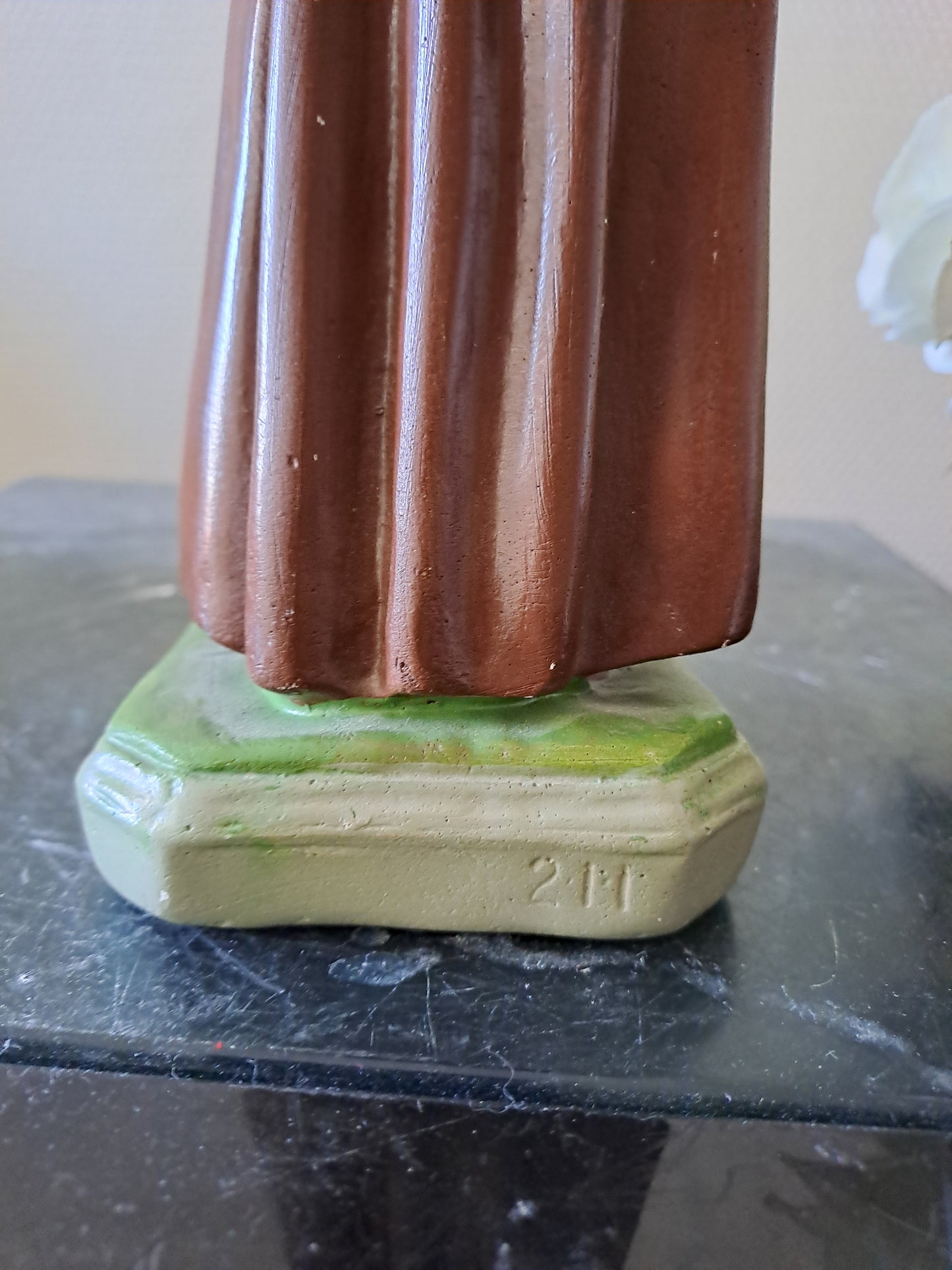 Statue Saint Antoine de Padoue portant l'Enfant Jésus dans les bras. Peint a la main. Ancien Vintage catholique.