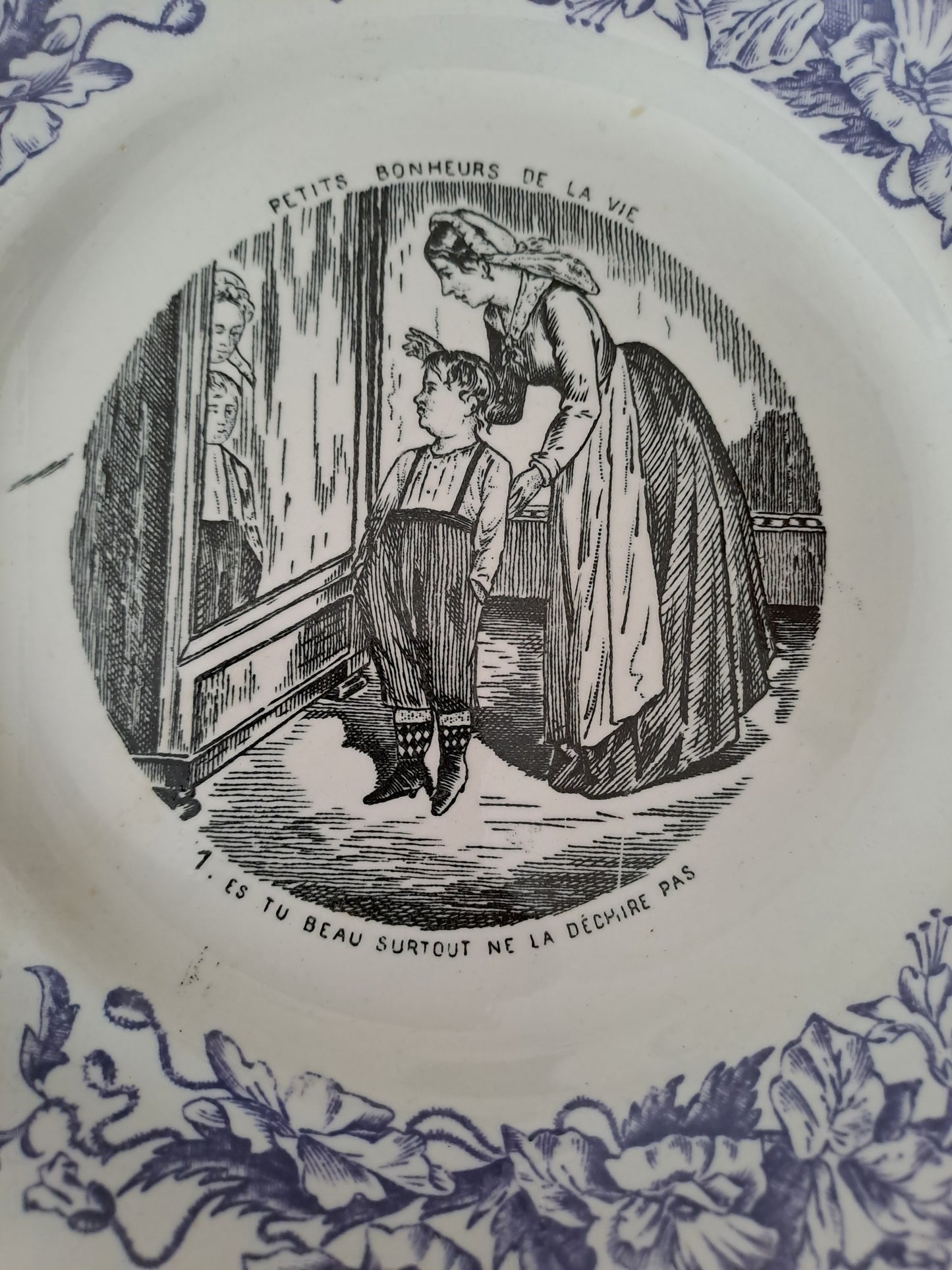 Assiette décorative Parlante. N°1. Les petits bonheurs de la vie. H. B. Choisy Le Roi.