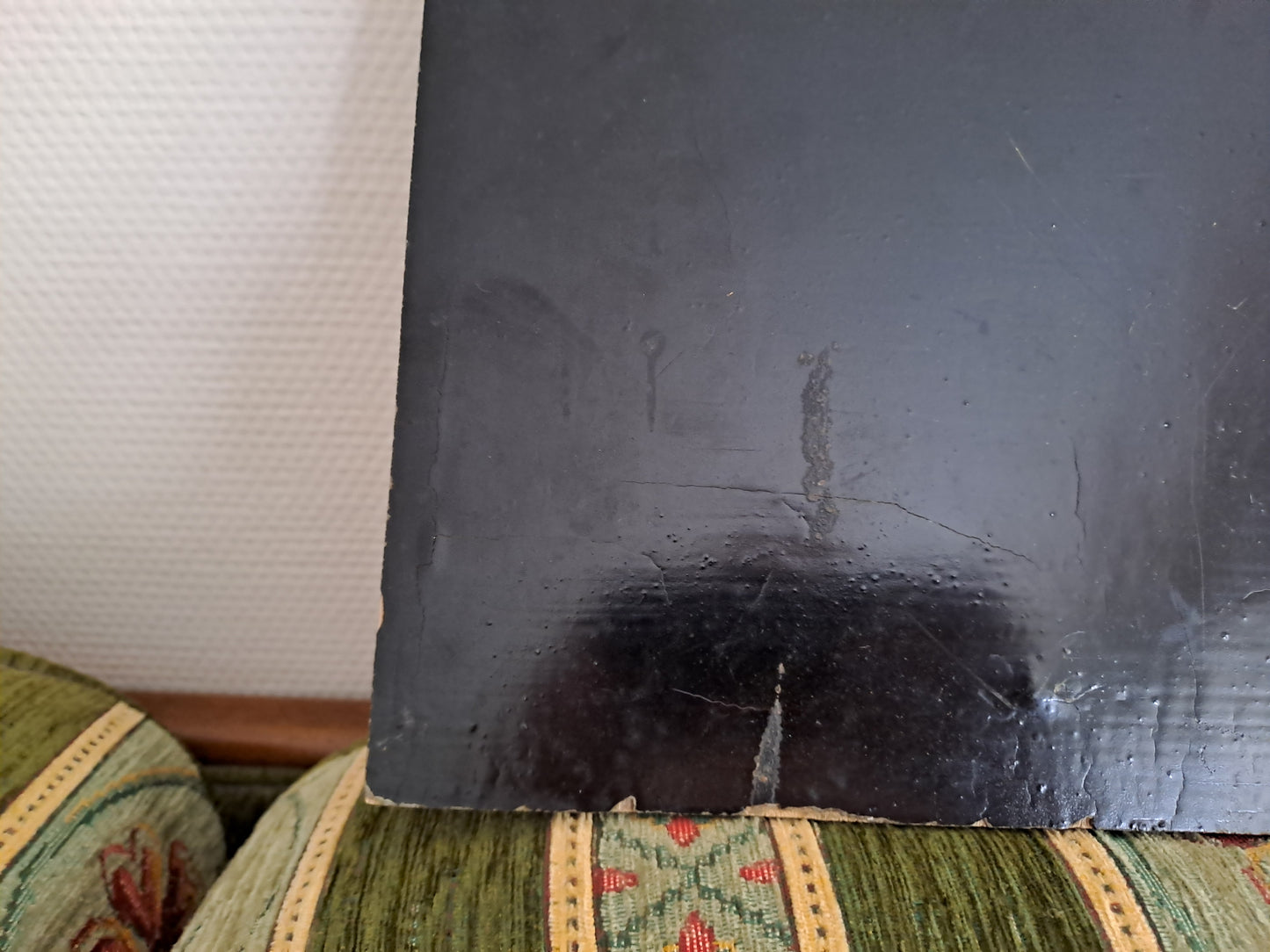 Tableau En Laque Noir Avec Incrustations. Figurant Une Scène avec Geishas.