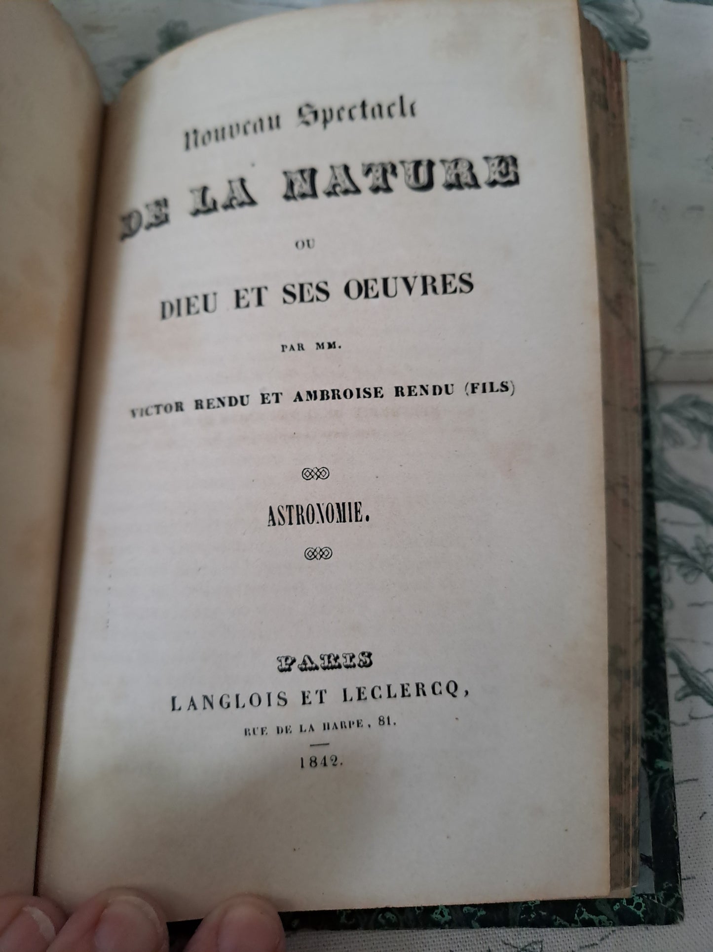 Physique/ astronomie. Nouveau spectacle de la nature ou Dieu et ses œuvres. 1842. Ancien livre vintage catholique.