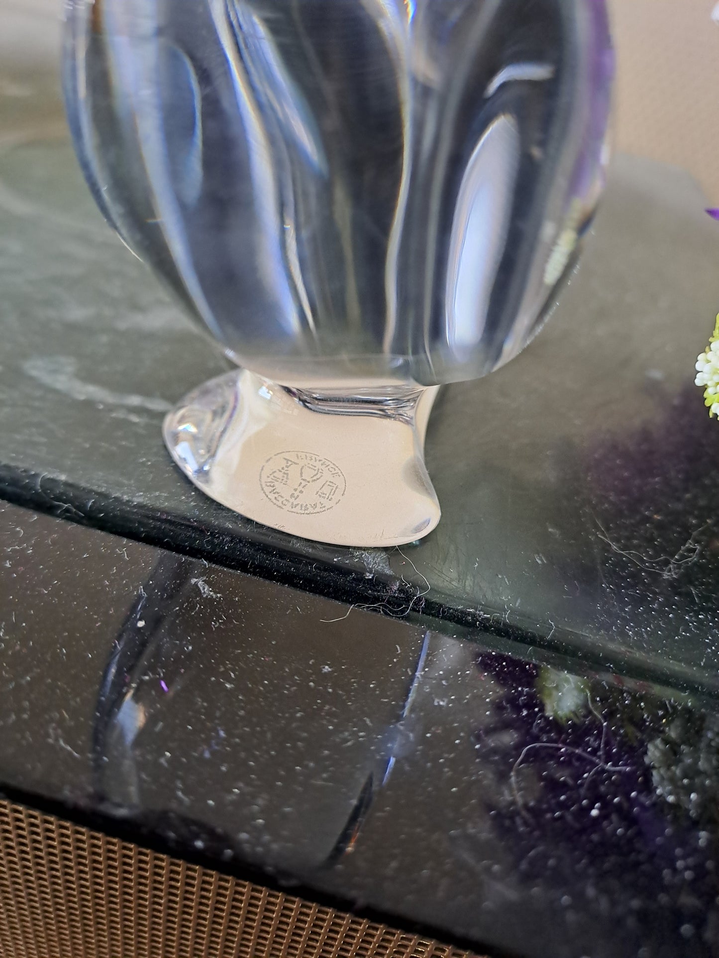 BACCARAT. Perroquet en cristal.