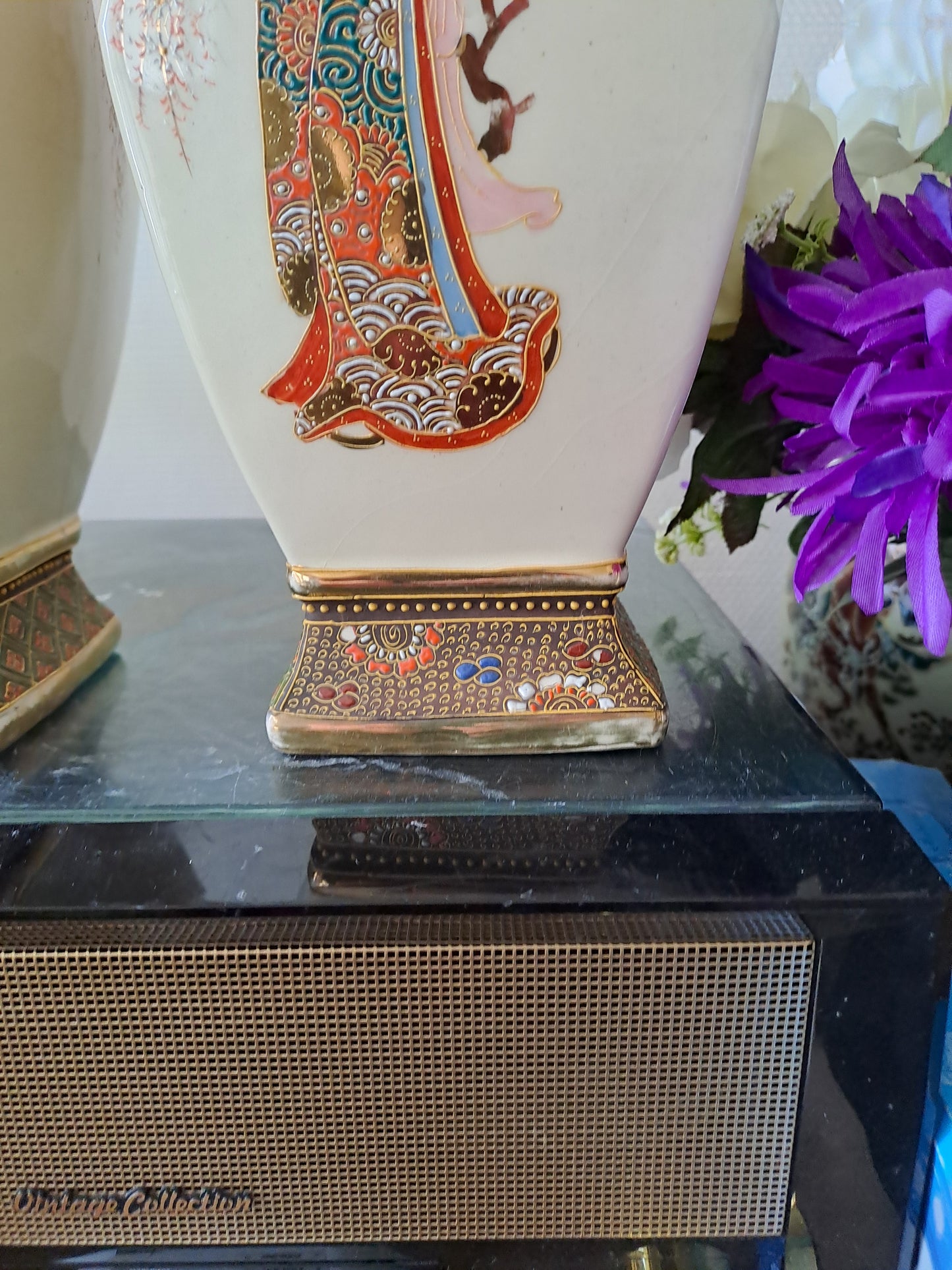 Paire de Vases En Porcelaine japonaise.