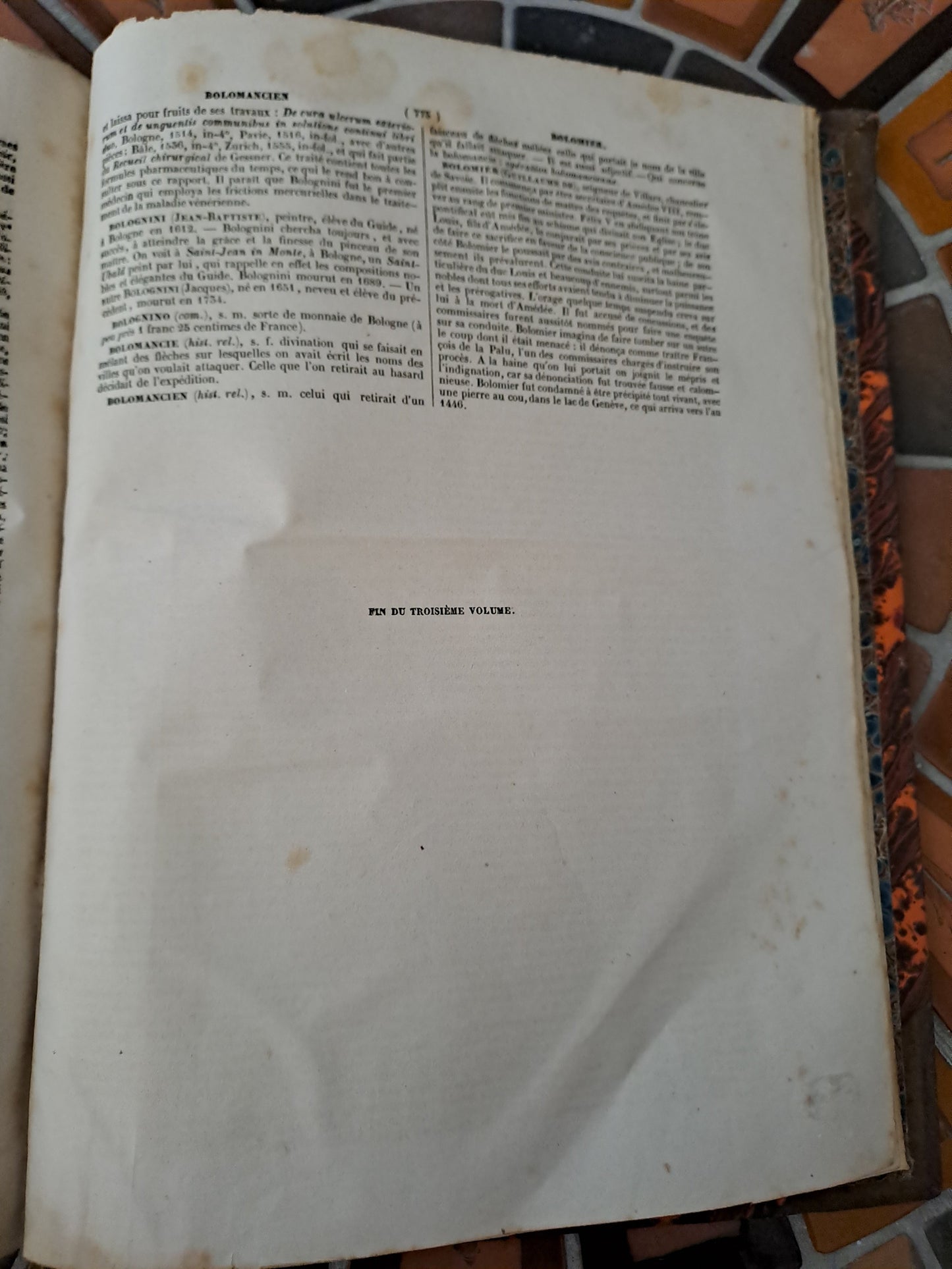 Encyclopedie Catholique.

Répertoire universel et raisonné des sciences, des sciences, des lettres, des arts et des métiers, formant une bibliothèque universelle.

Publiée sous la direction de :
De M. Abbé Glaire,
Professeur d'hébreu à la Sorbonne,
De M. Le Vte walsh,
Et d'un comité d'orthodontie.

1841.

Tome 3.

Athan - Bolom.

Ouvrage en bel état.
Jaunit, ne gênant en rien la lecture.
Les photos font offices de description.
Couverture cartonnée, papiers ayant des déchirures.


Parent-desbarres, éditeur, 