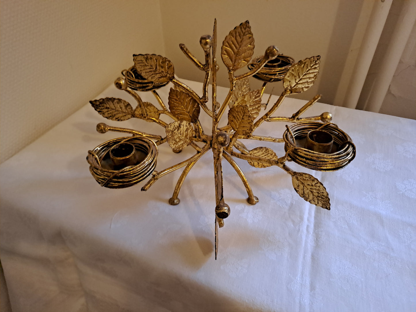 Bougeoirs 4 feux. Feuilles doré. Ancien décoration vintage.