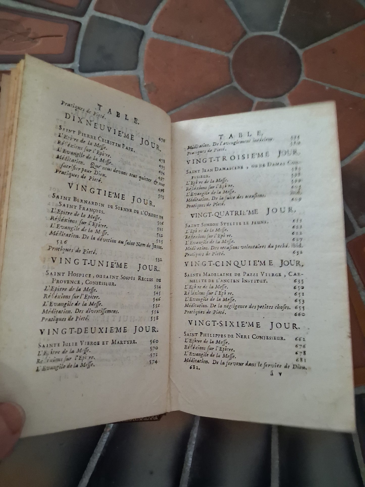 Année chretienne. Mai ( may) 1716. Exercices de piété pour tous les jours. Ancien livre vintage catholique.