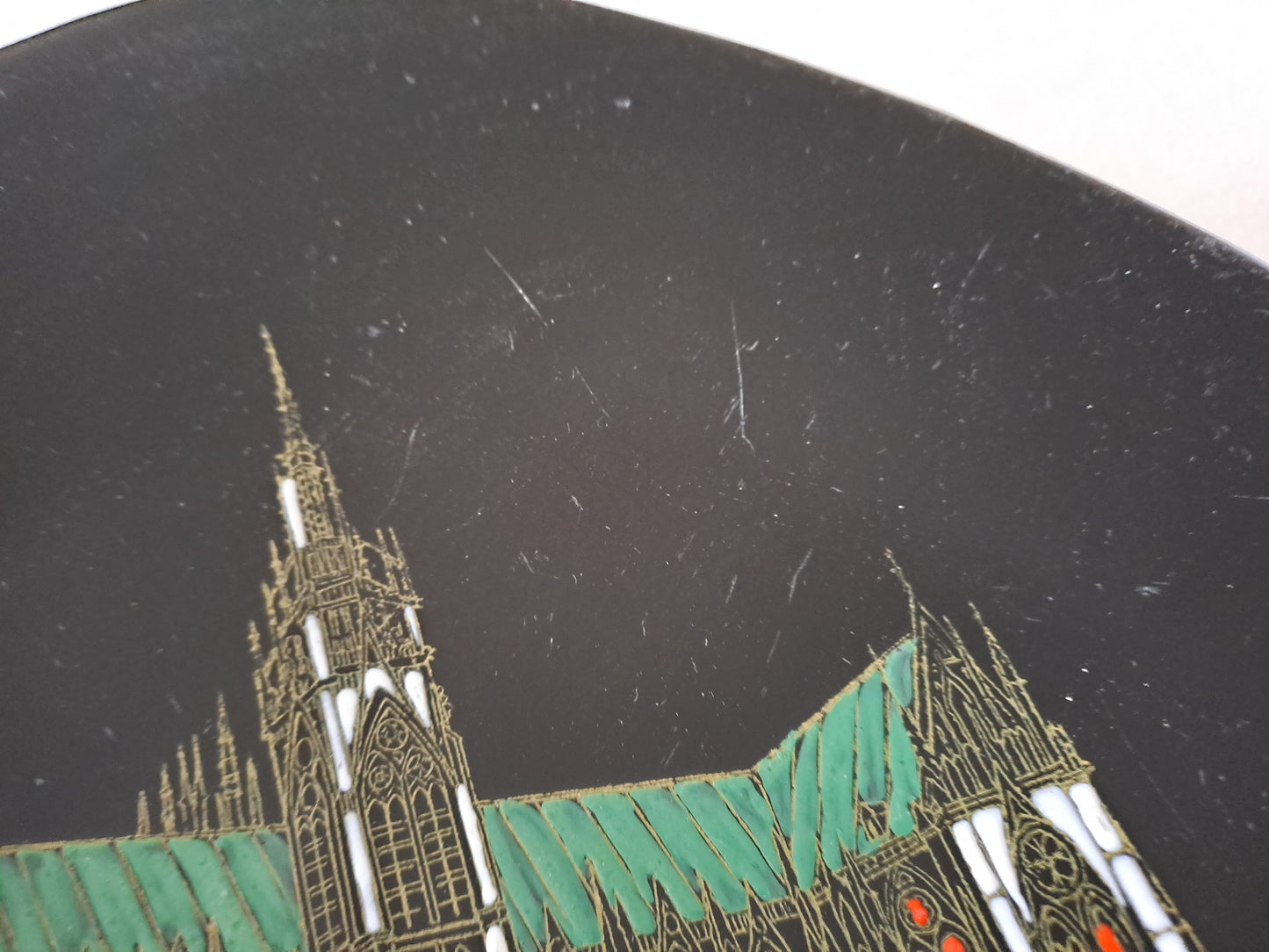 Longwy. Assiette Cathedrale De Metz N° 3522. Décoré À La Main. Grand Feu.