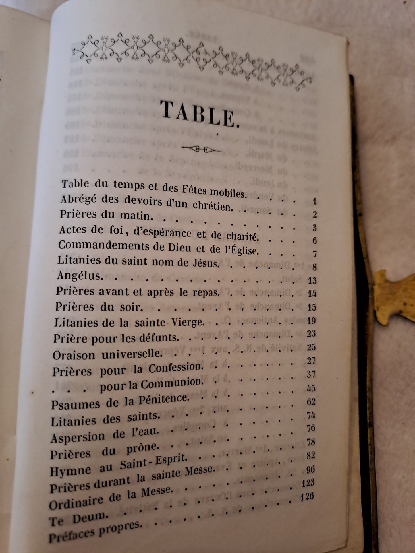 Paroissien à l'usage des diocèses qui suivent le rite de Paris contenant les offices de tous les dimanches.....