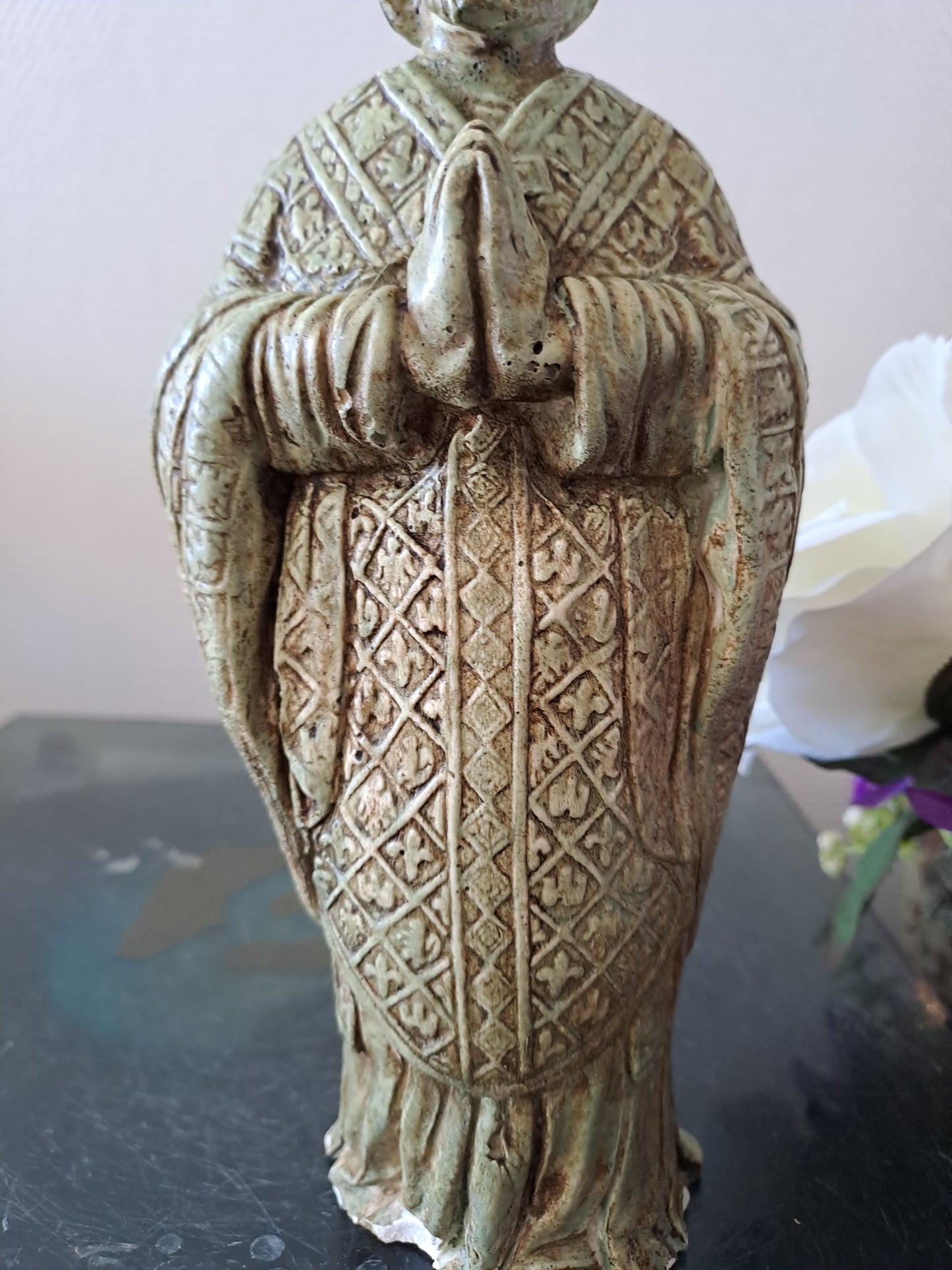 Statue en plâtre. Saint curé d'ars. Saint Jean-Marie Vianney.