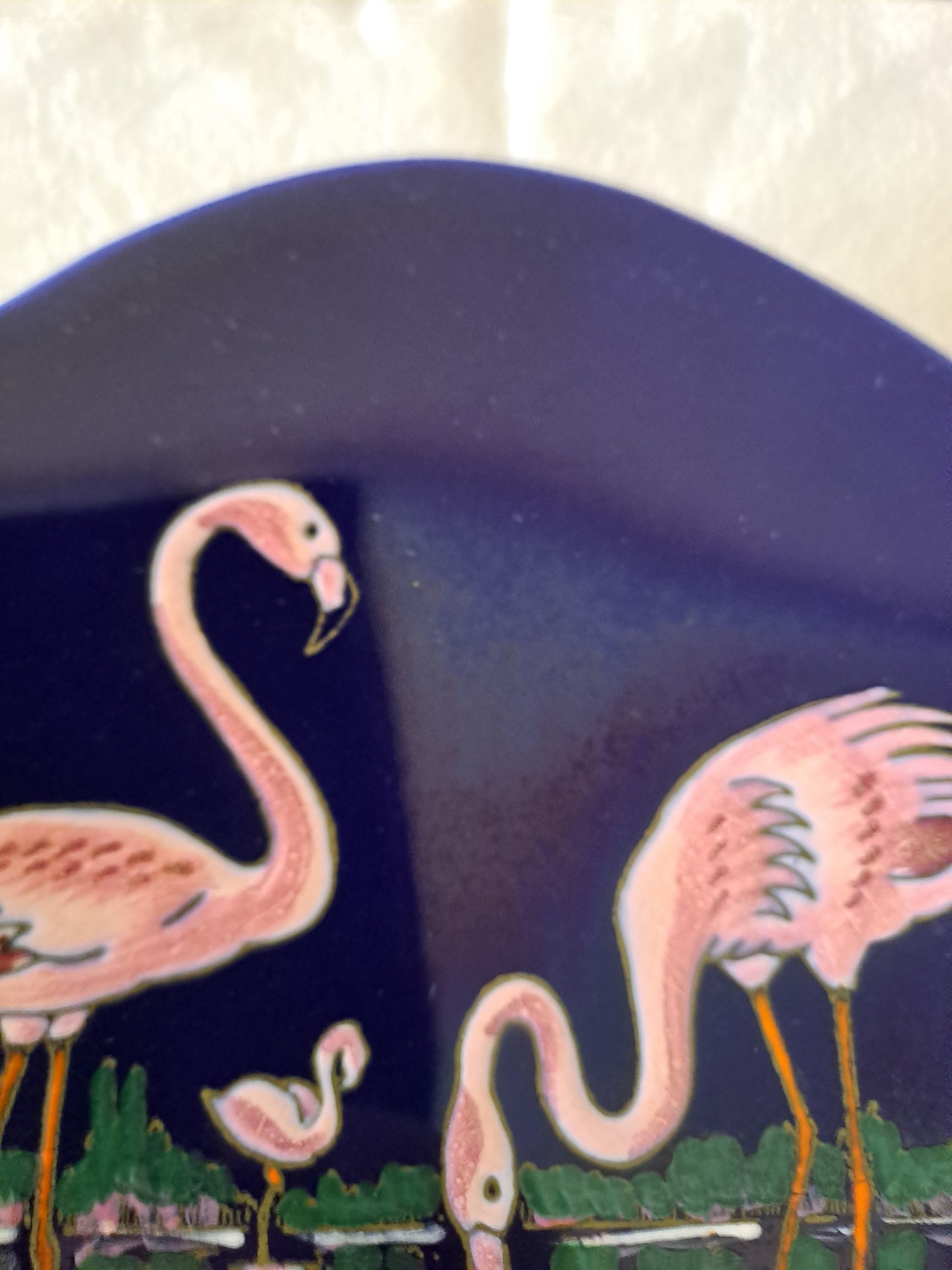 Assiette Murale Longwy Figurant Trois Flamands Roses. Grand Feu. Numéroté 3522. Ancien Vintage décoration. 