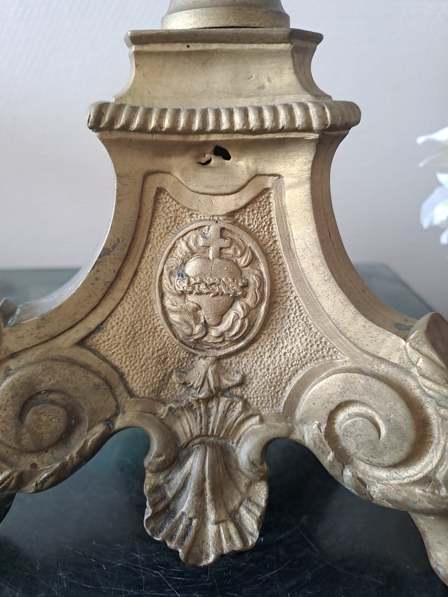 Pique cierge D'Église. En laiton et bronze.