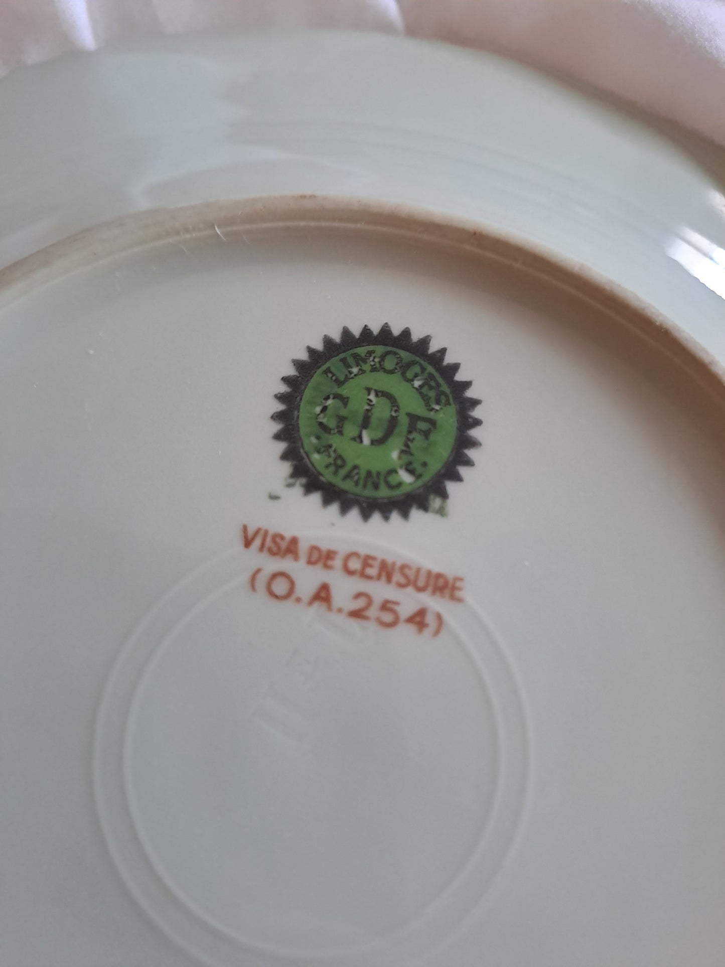 Assiette représentant Philippe Pétain en Porcelaine. Limoges France. 16 cm. 