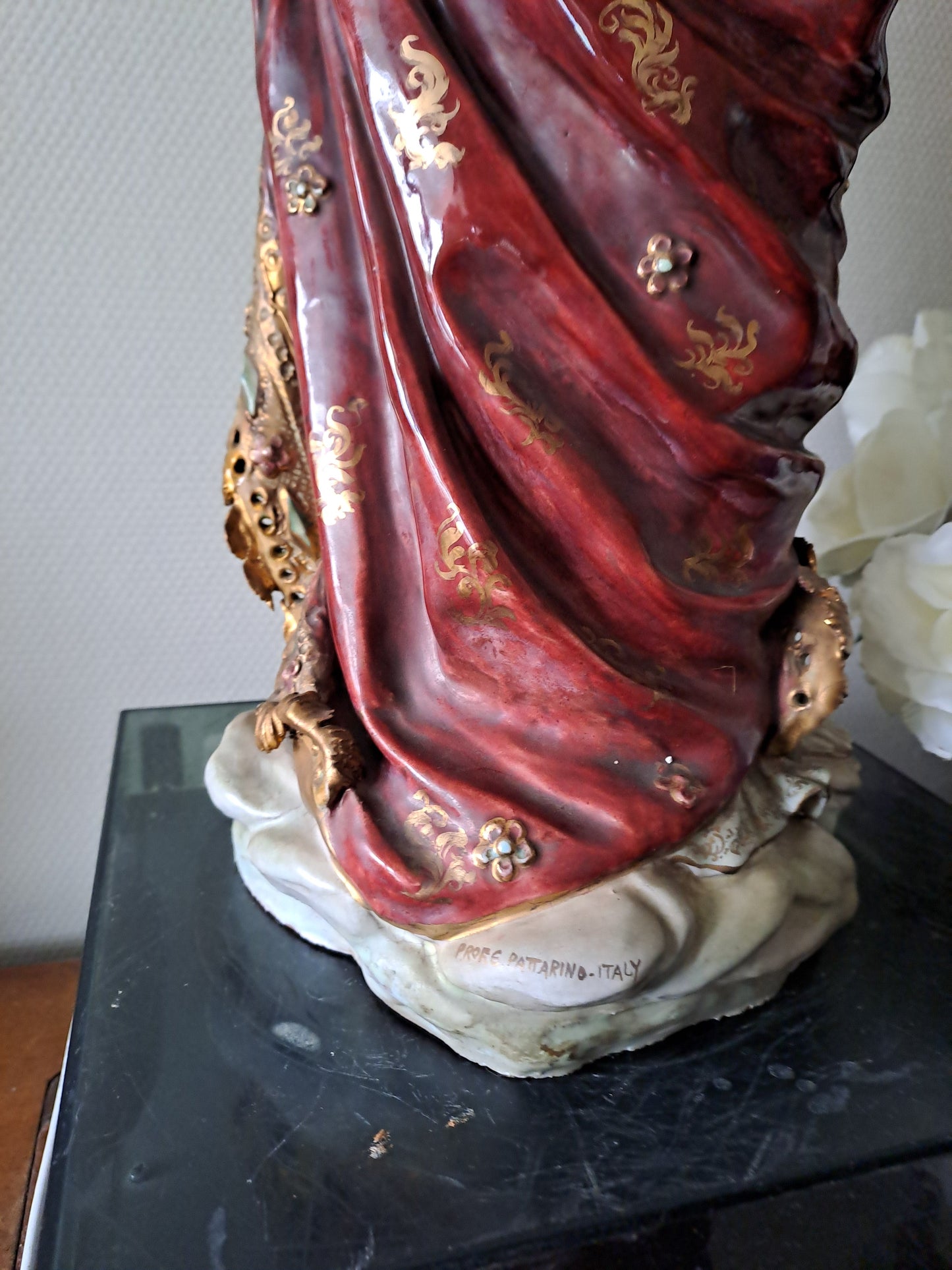 Eugenio Pattarino statue représentant la Sainte Vierge Marie Portant L'enfant Jesus Dans Les Bras. 74 cm de haut. Années 1920 / 1930. Ancien Vintage catholique.