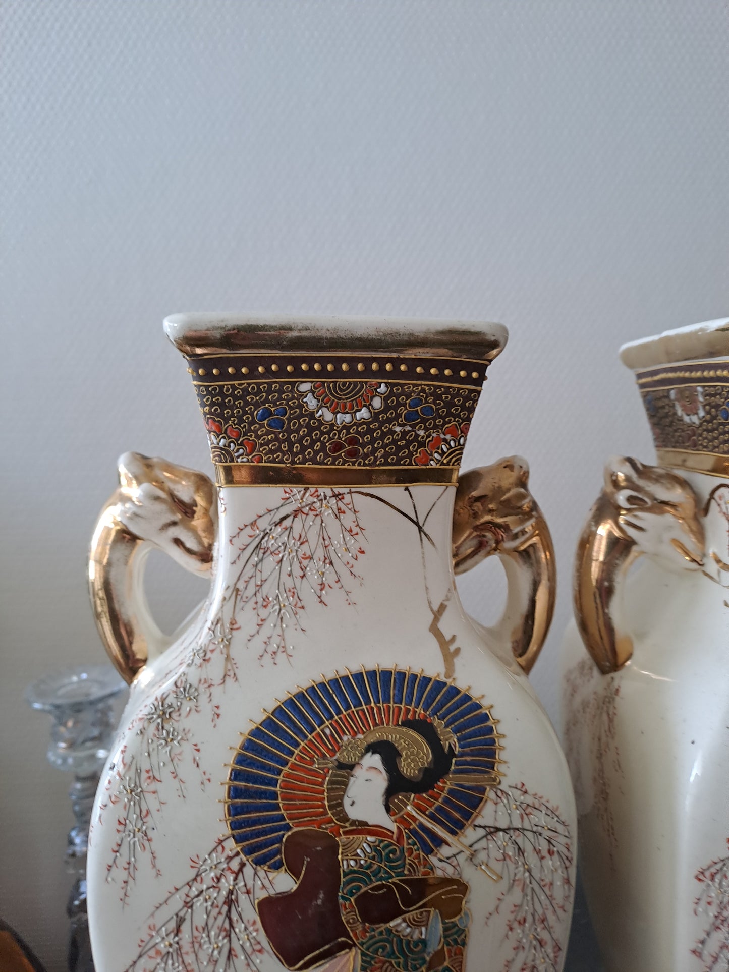 Paire de Vases En Porcelaine japonaise.