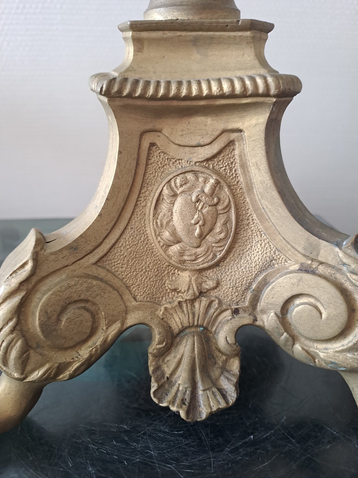 Pique cierge D'Église. En laiton et bronze.