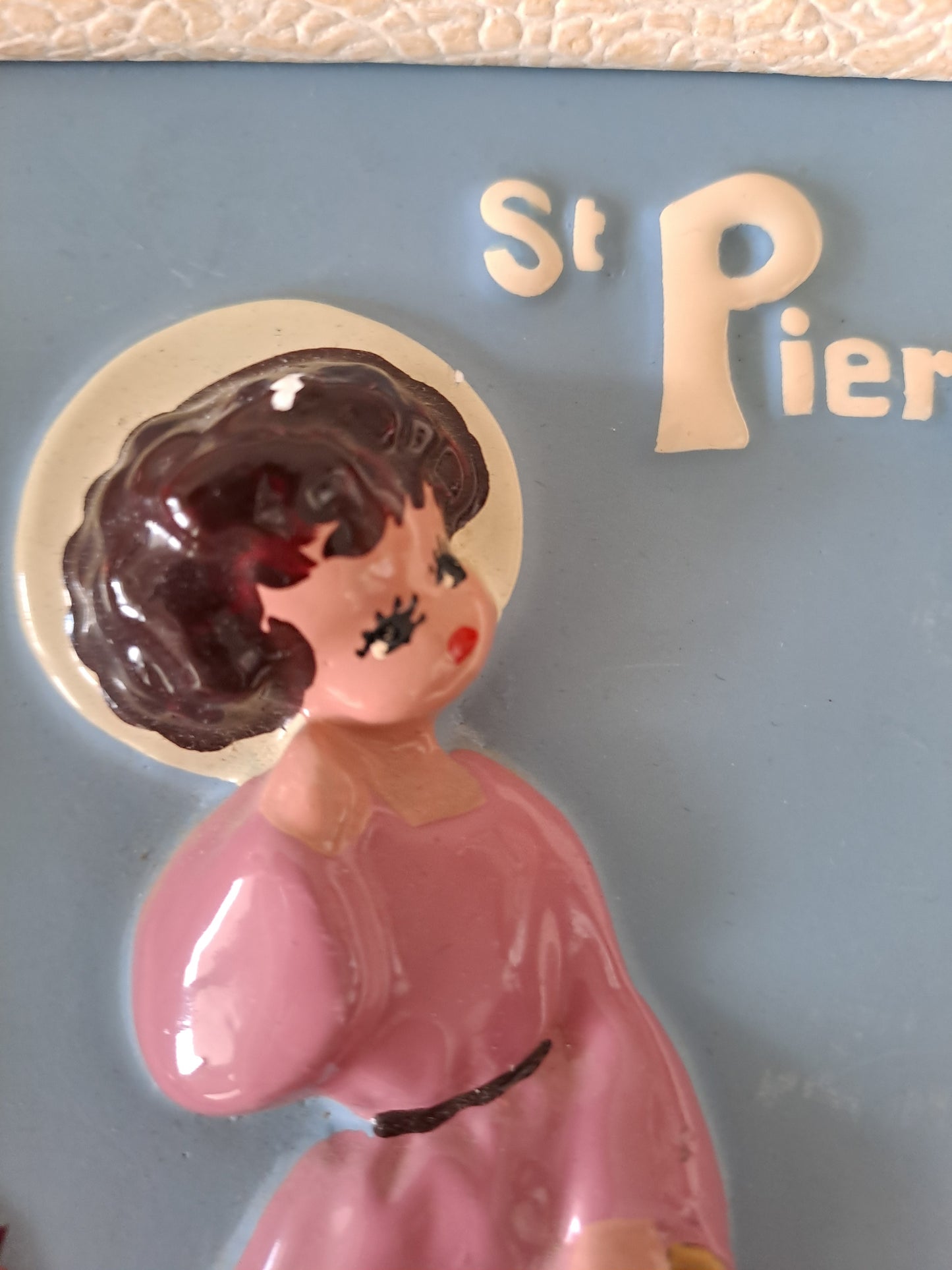 Cadre Saint-Pierre en relief. Signé. 21.5 c X 18 cm. Ancien tableau Vintage catholique.