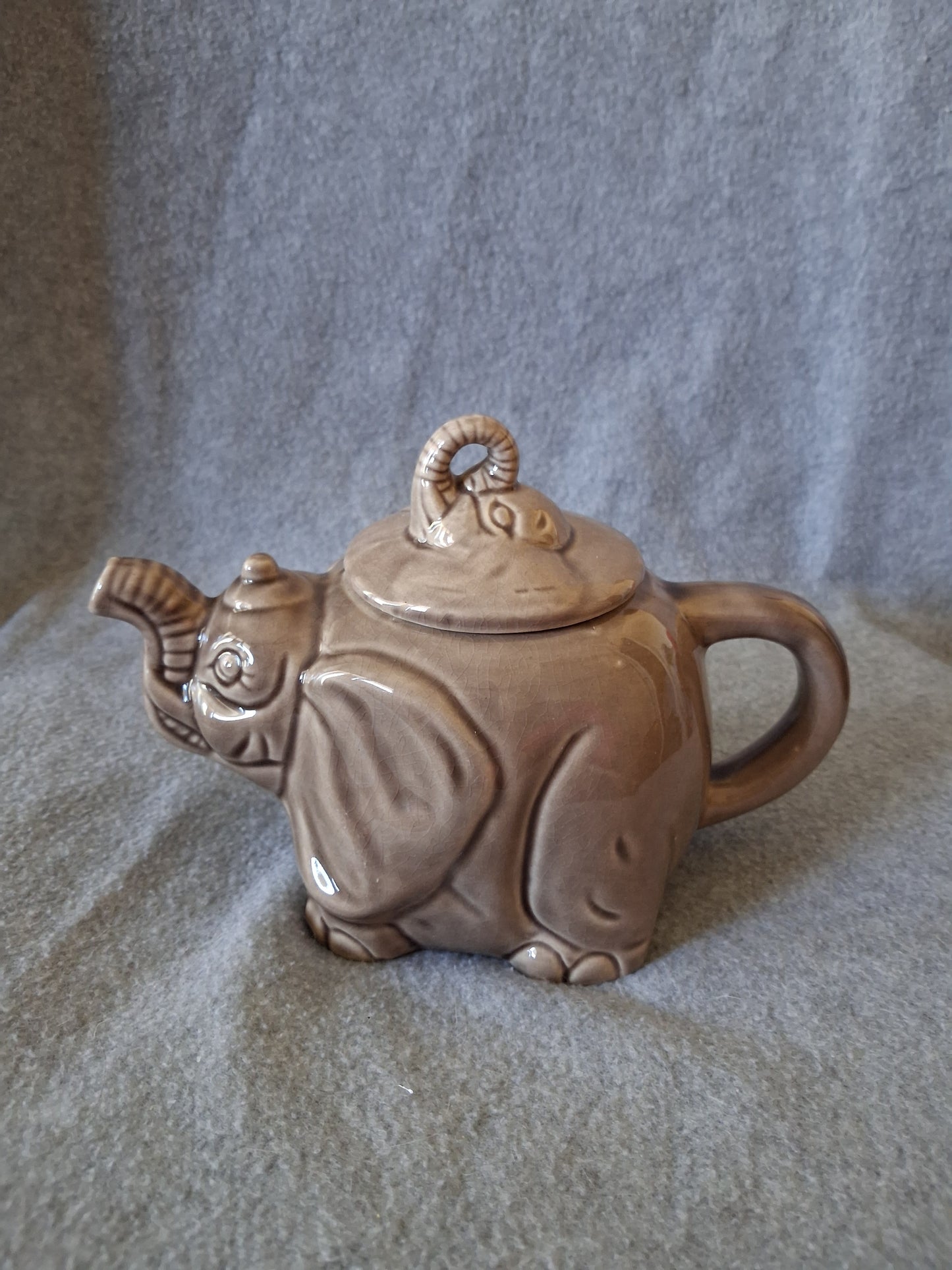 Theiere élephant en céramique Ancienne decoration vintage