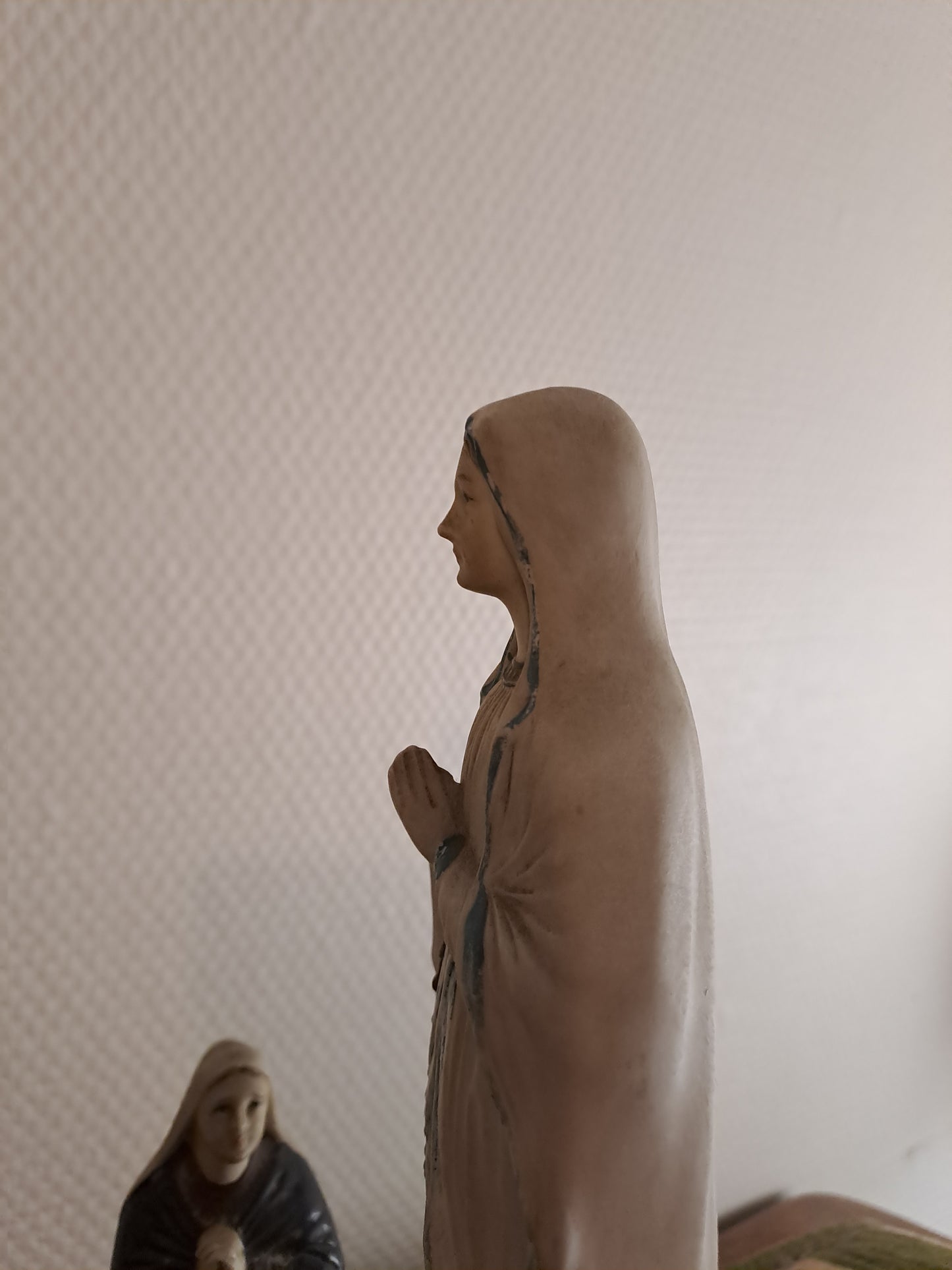 Statue apparition Notre-Dame de Lourdes à Sainte-Bernadette. Porcelaine. Ancien