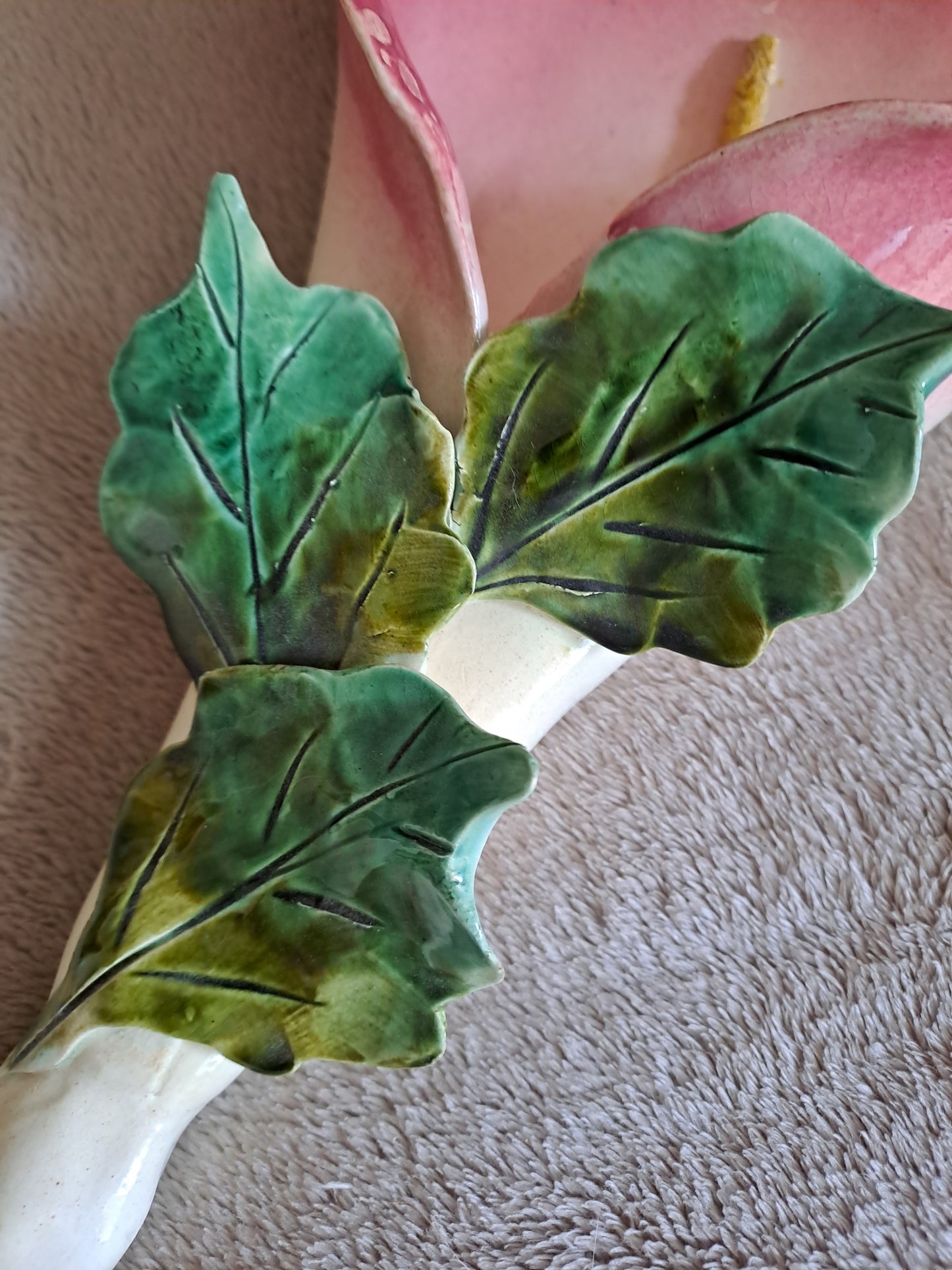 Bouquetiere représentant une fleur. Signé. 41 cm. Ancien decoration vintage.