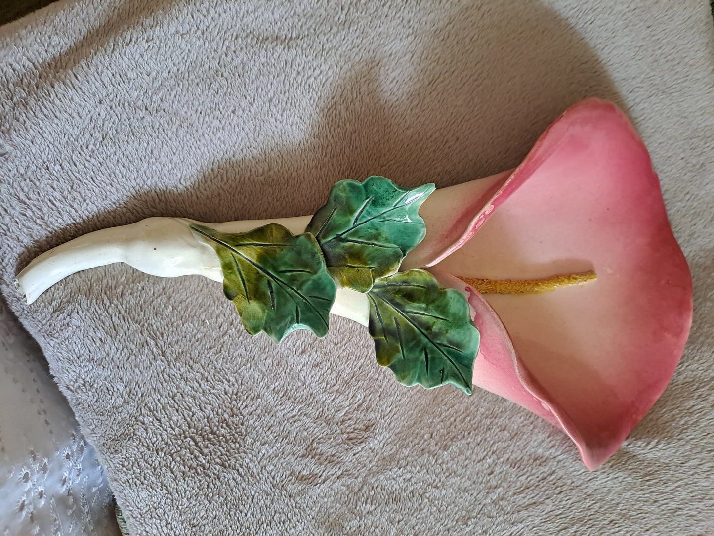 Bouquetiere représentant une fleur. Signé. 41 cm. Ancien decoration vintage.