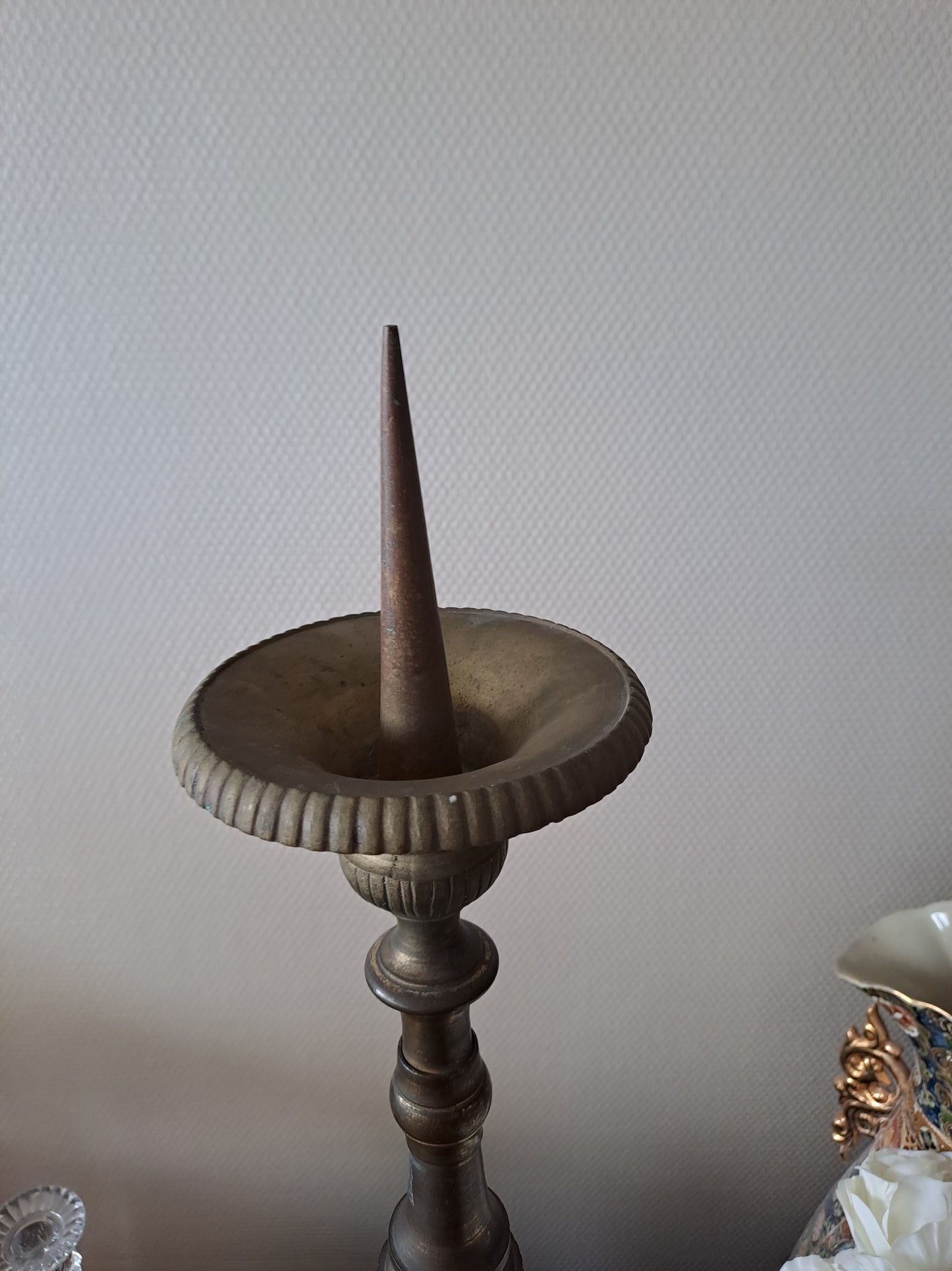 Pique cierge D'Église. En laiton et bronze.