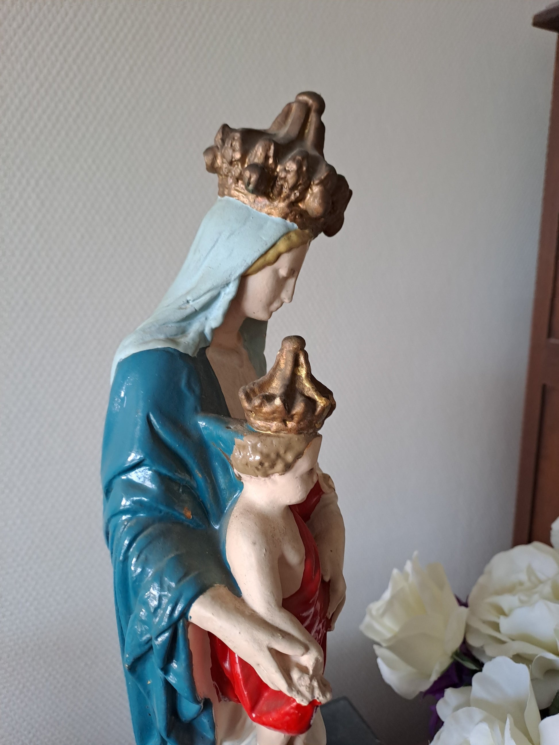 Statue représentant Notre-Dame des Victoires. 46 cm de haut. N°2. Ancien Vintage catholique. 
