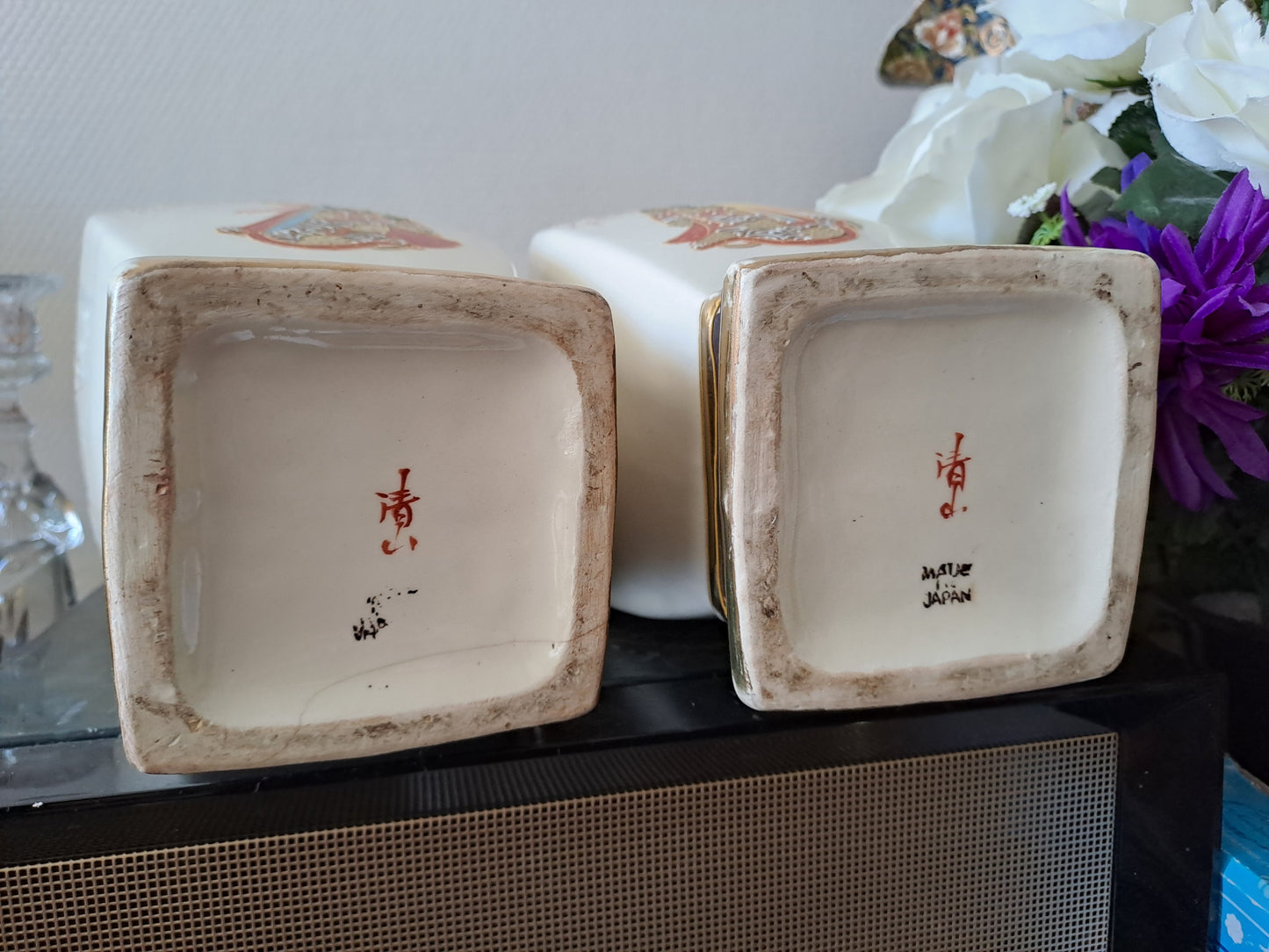 Paire de Vases En Porcelaine japonaise.