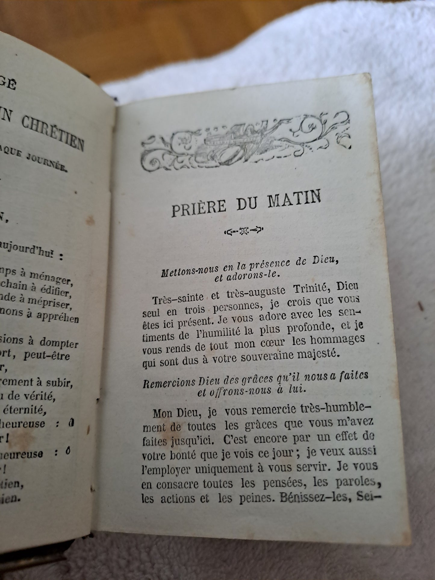 Paroissien romain contenant les offices des dimanches......