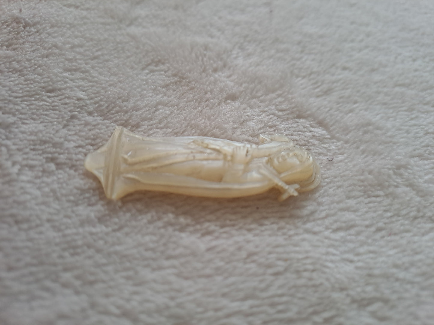 Sculpture Vierge Marie. En Nacre.