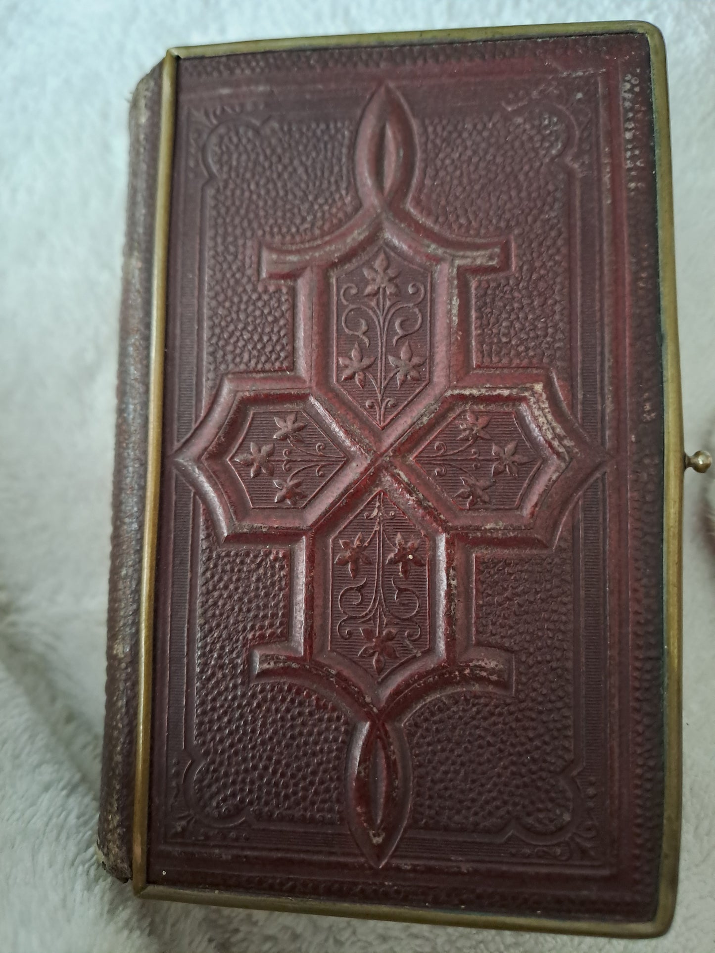 Paroissien romain contenant les offices des dimanches......