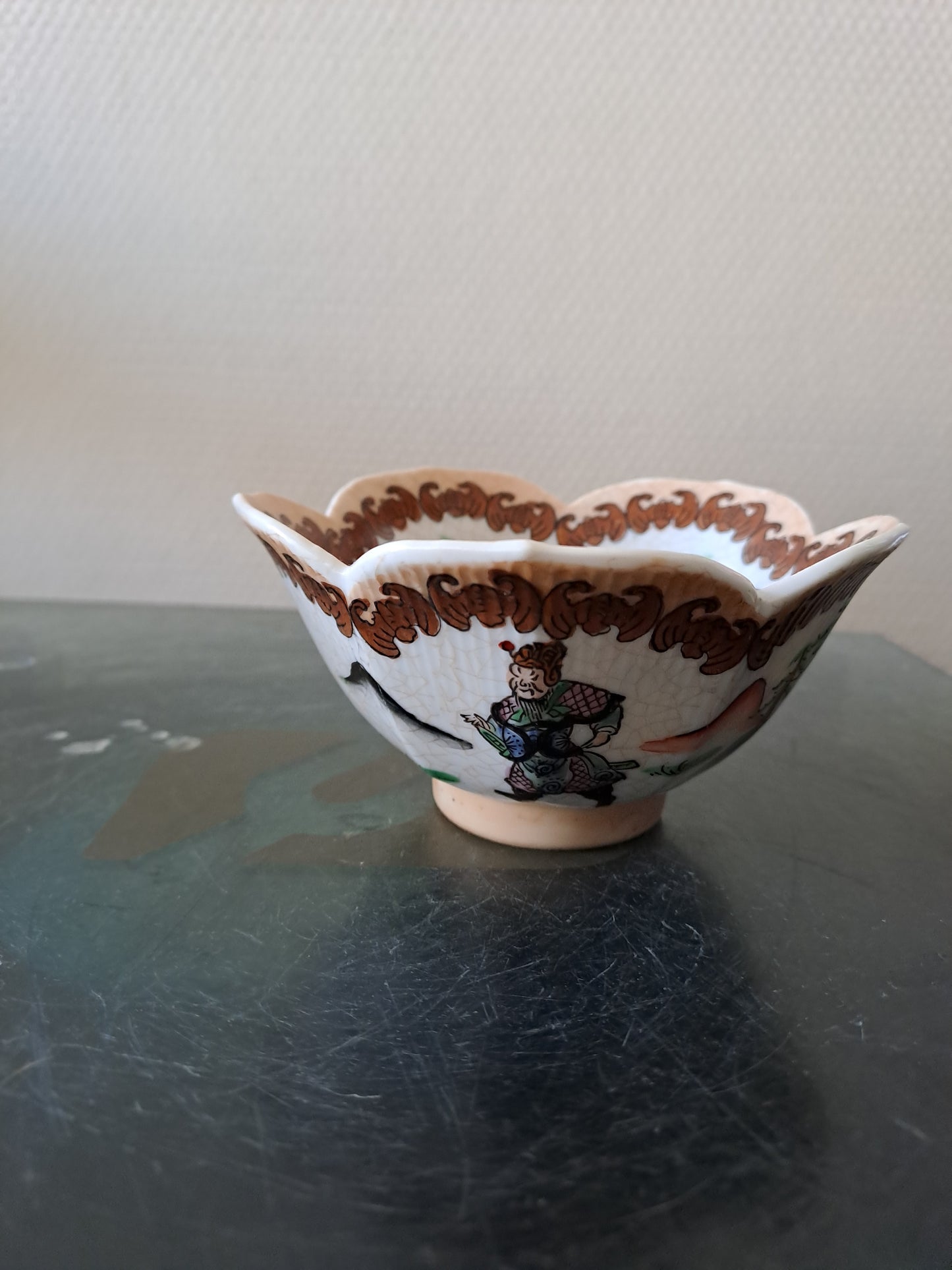 Bol 2 chine. Porcelaine forme Fleur de Lotus. Chine  Signé En Rouge