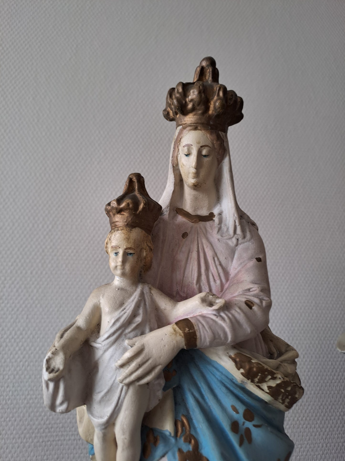 Statue Sainte Vierge Marie Notre-Dame des Victoires. Dites " Vierge au sourire " par Sainte Thérèse De L'enfant Jesus.