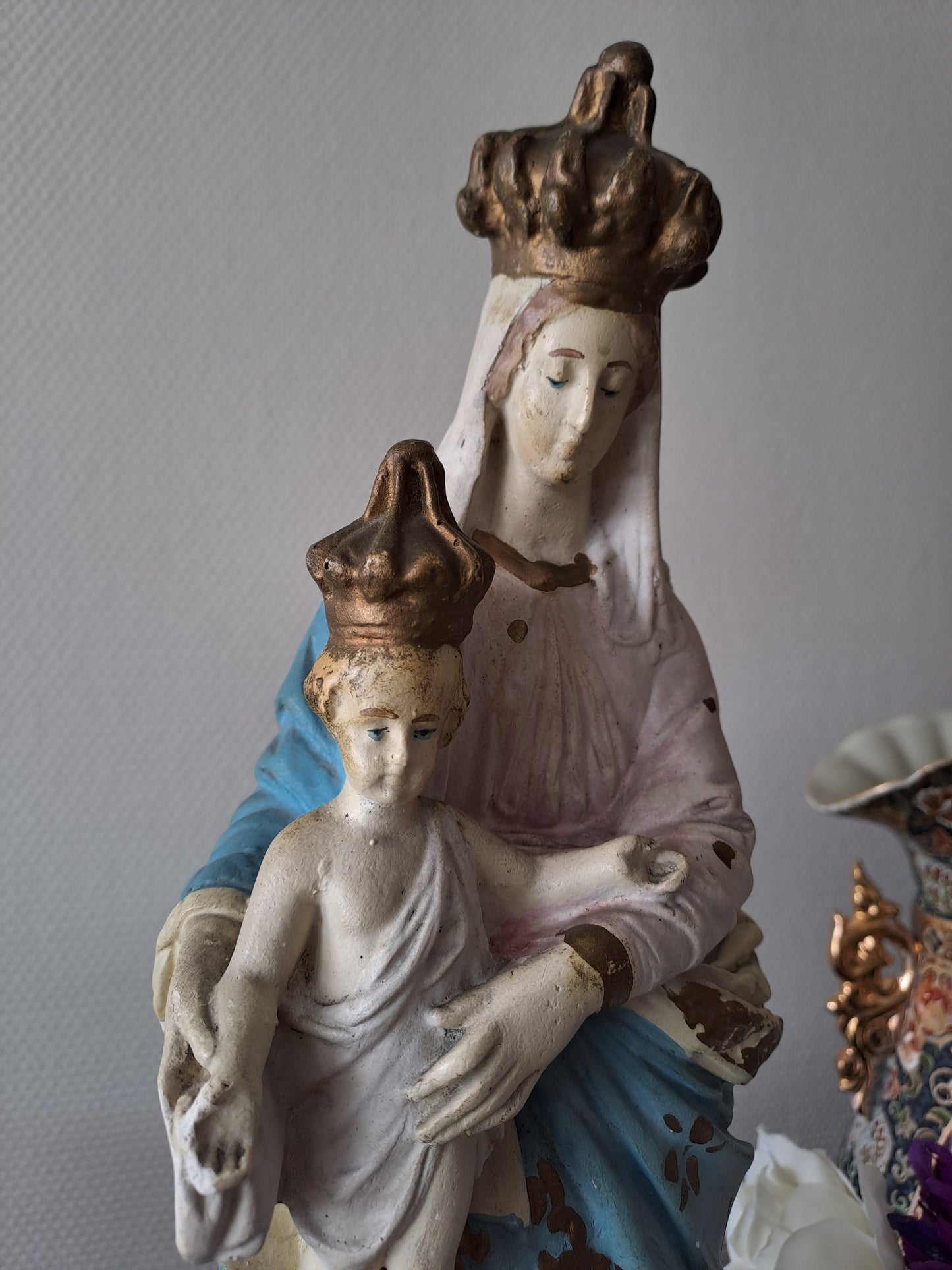 Statue Sainte Vierge Marie Notre-Dame des Victoires. Dites " Vierge au sourire " par Sainte Thérèse De L'enfant Jesus.