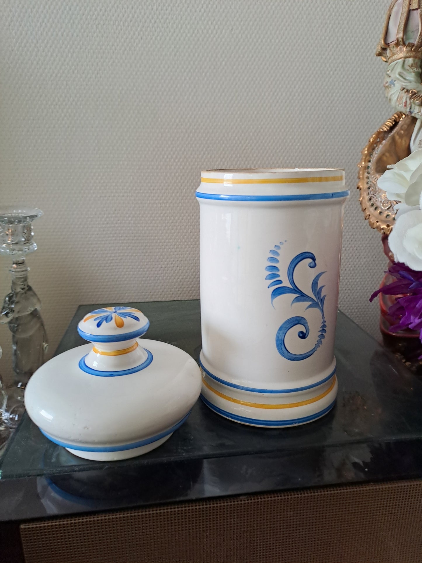 Pot a pharmacie faiencerie de Clamecy signé. Ancien decoration vintage