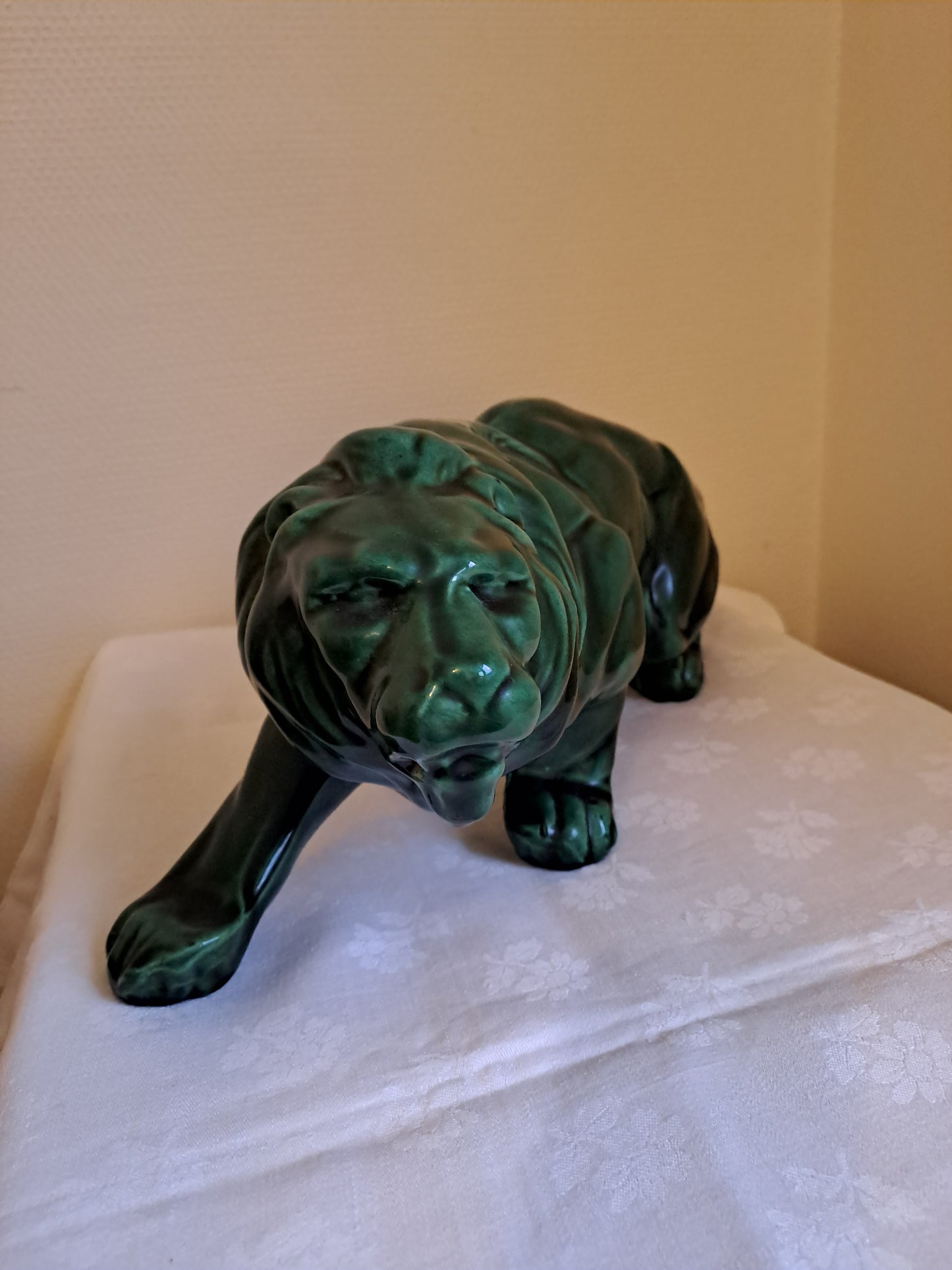 Statue Lion Vert Faïencerie de Longchamp. Ancien décoration vintage.