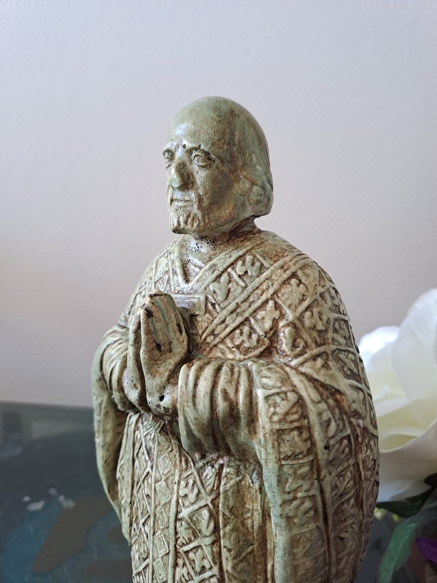 Statue en plâtre. Saint curé d'ars. Saint Jean-Marie Vianney.