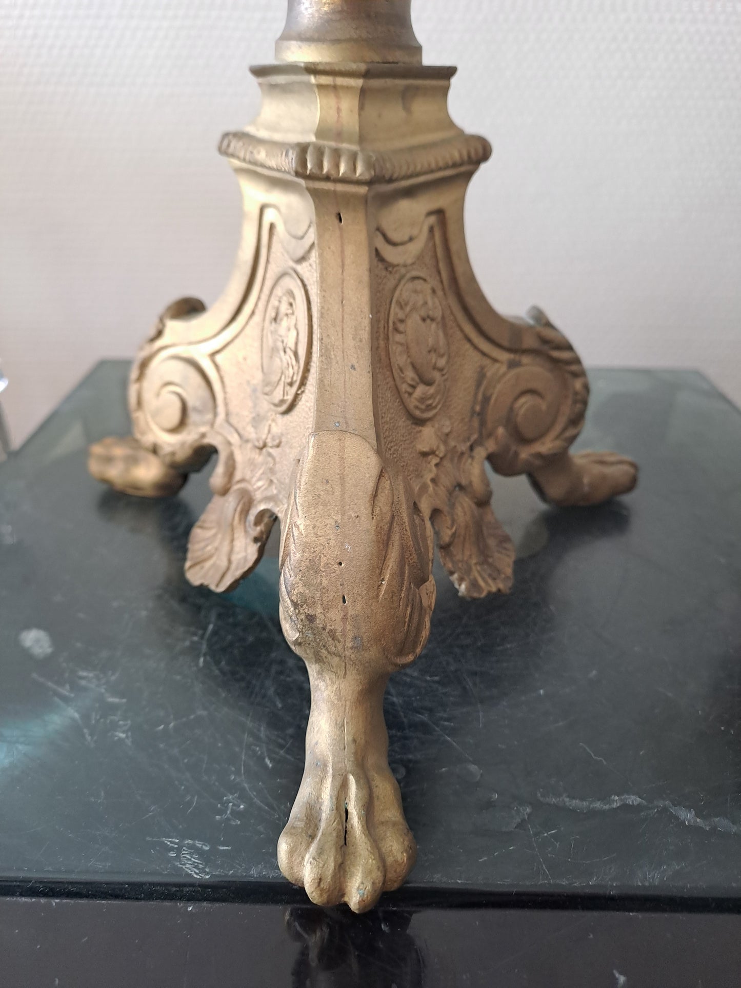 Pique cierge D'Église. En laiton et bronze.