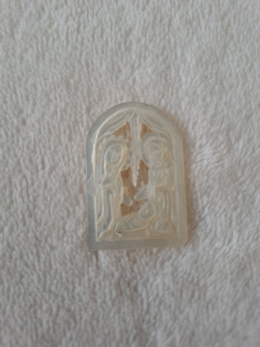 Sculpture représentant la Nativité en Nacre.