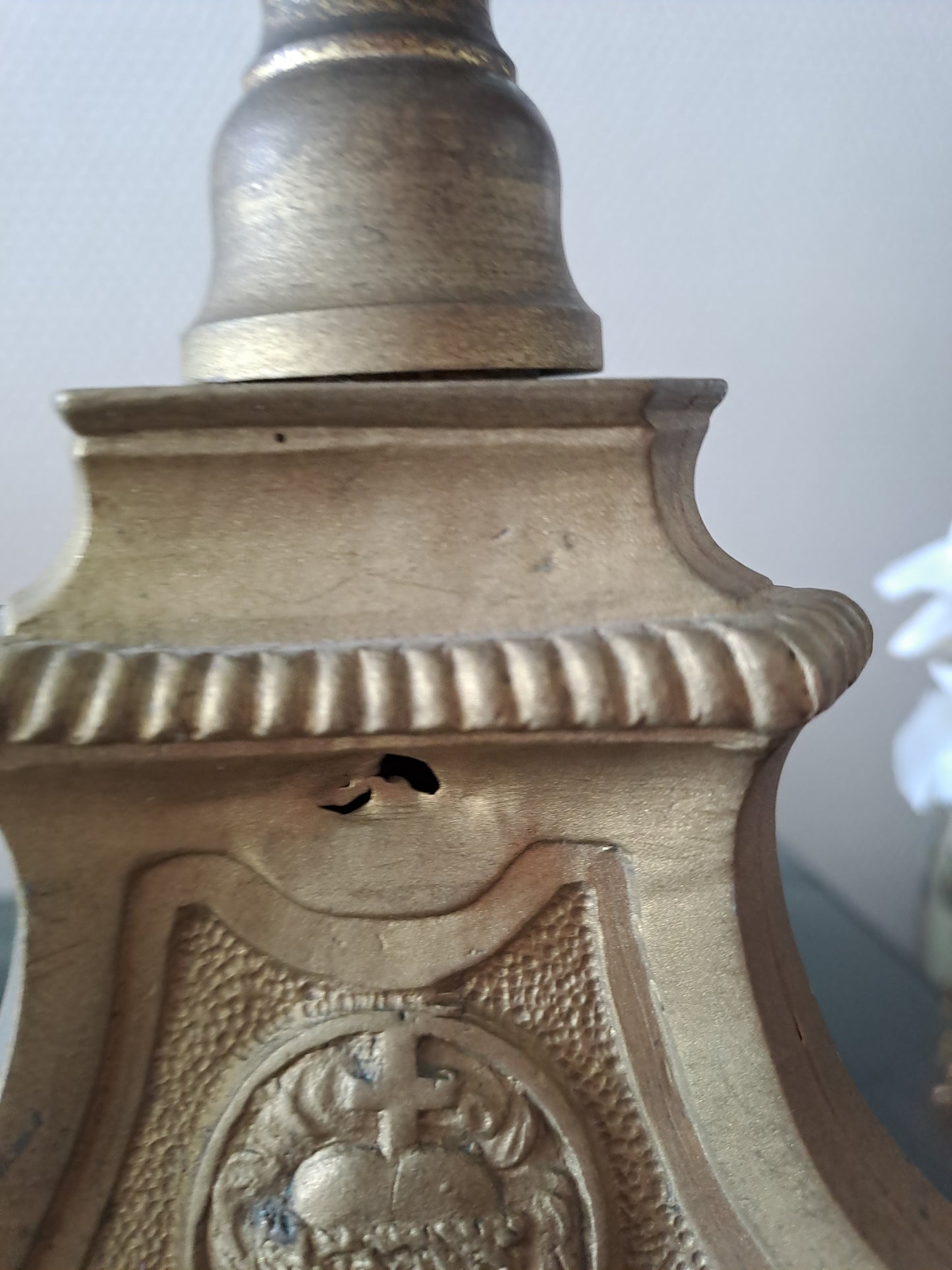 Pique cierge D'Église. En laiton et bronze.